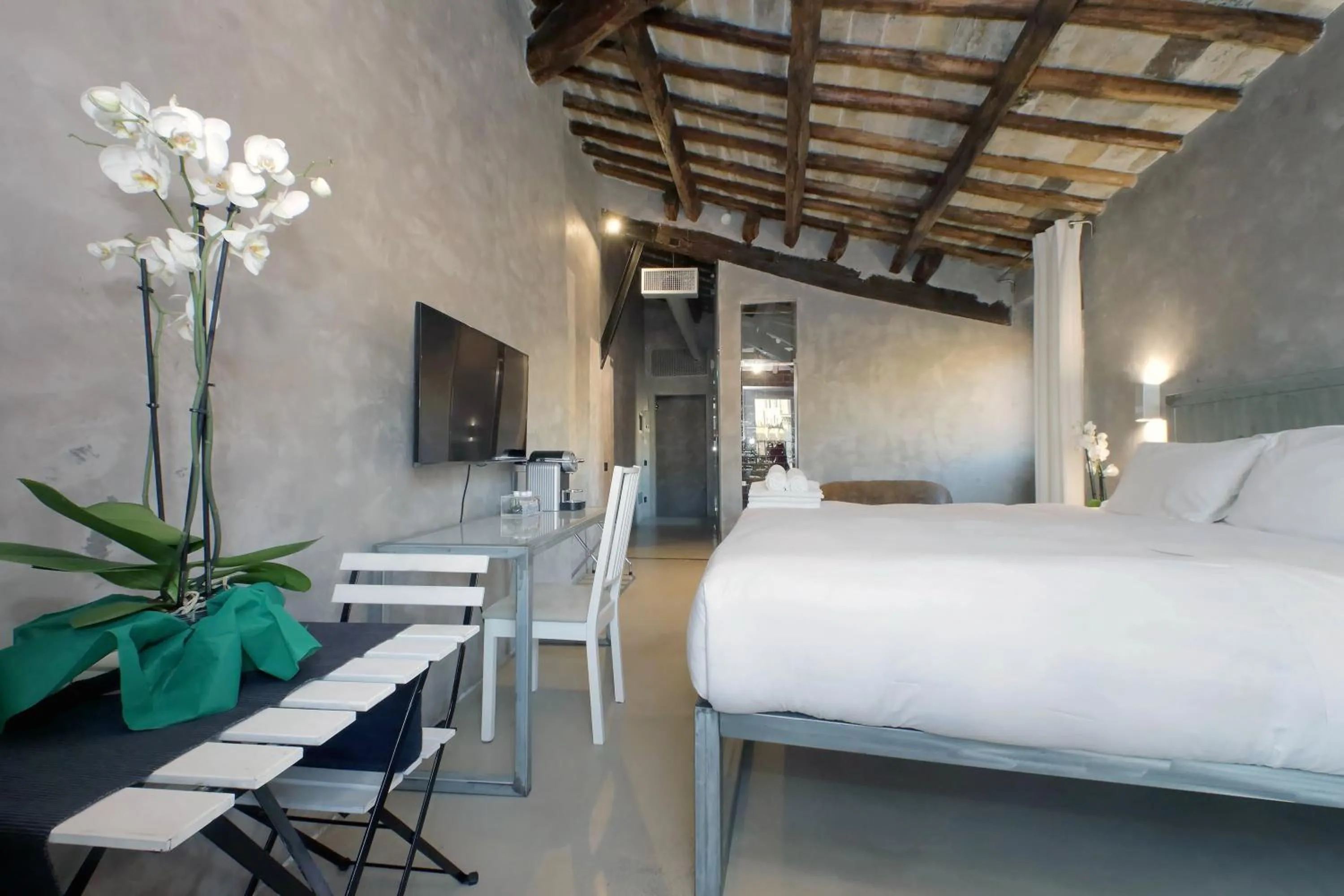 Bed in Mama's Home Rome