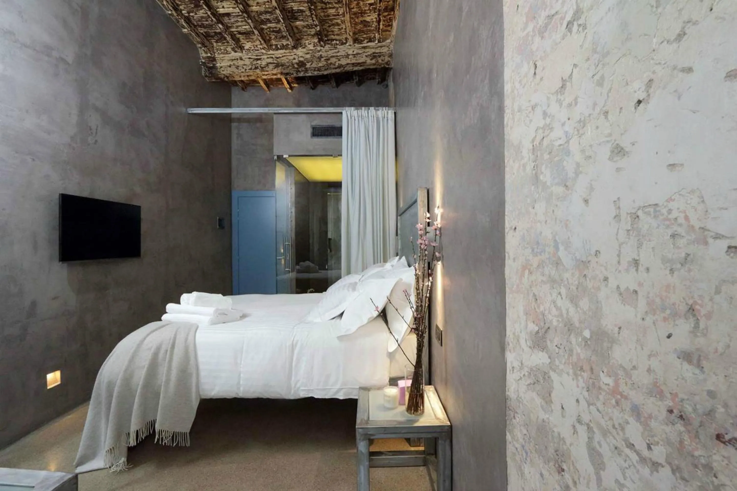 Bed in Mama's Home Rome