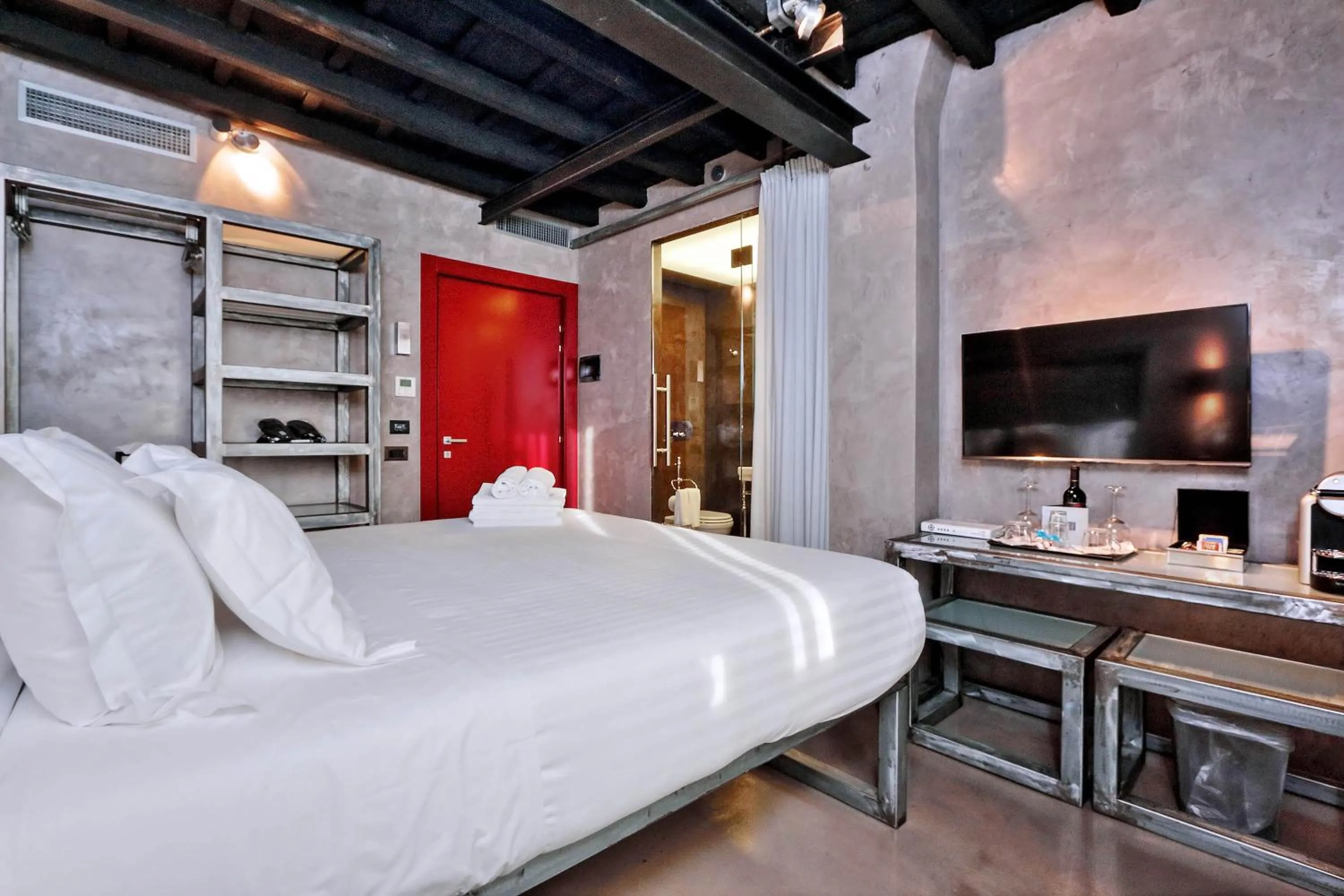 TV and multimedia, Bed in Mama's Home Rome