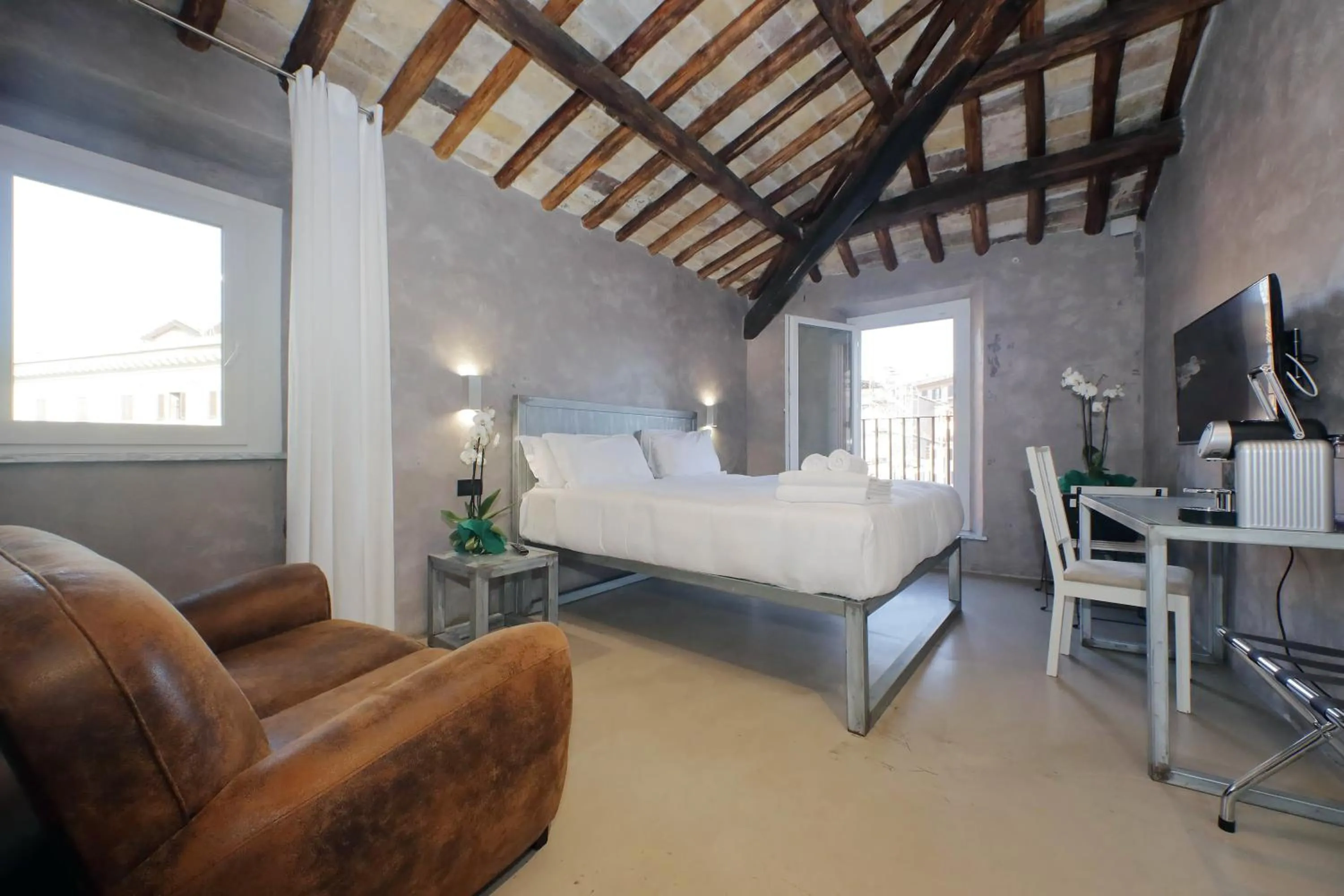 Bed in Mama's Home Rome