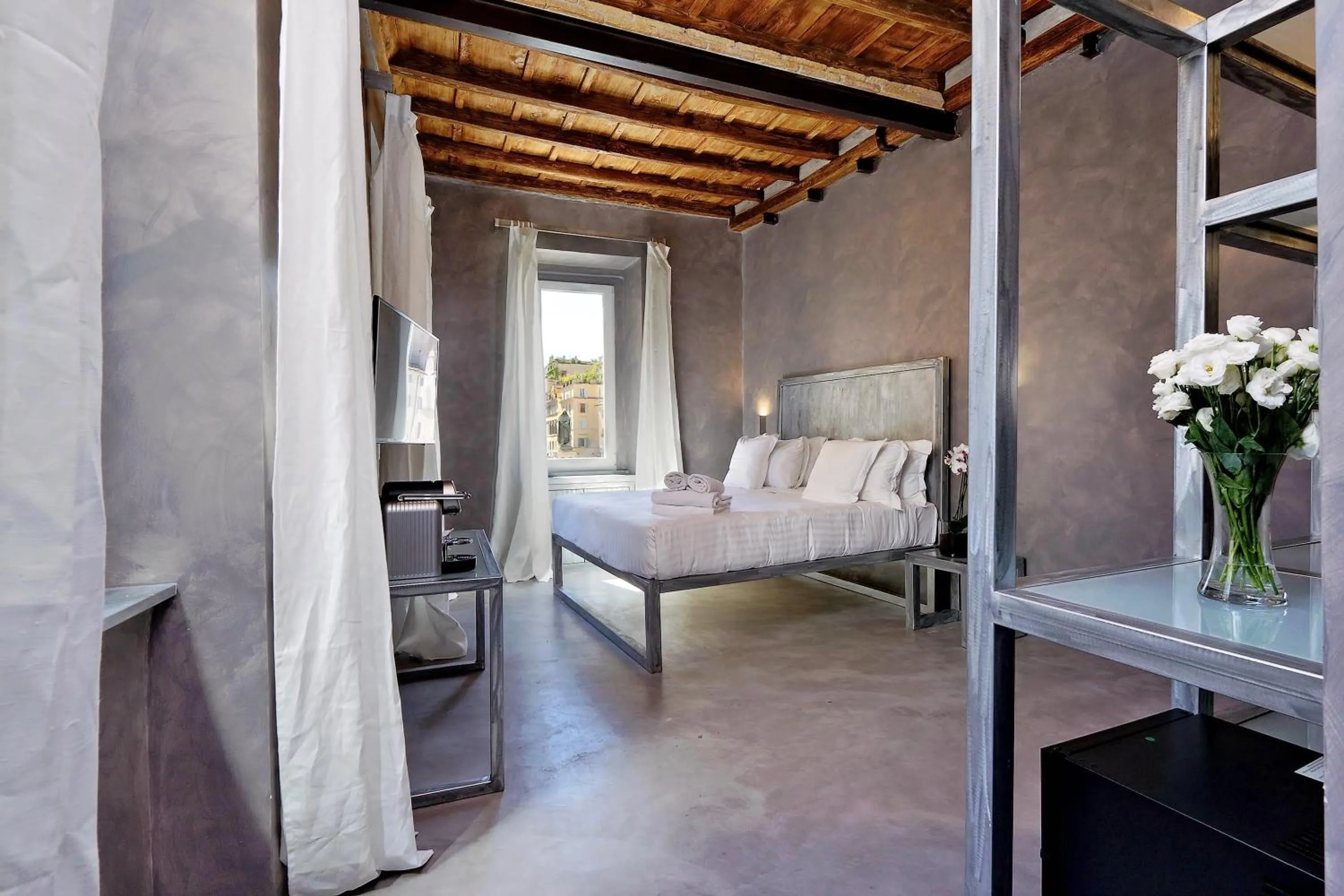 Bed in Mama's Home Rome