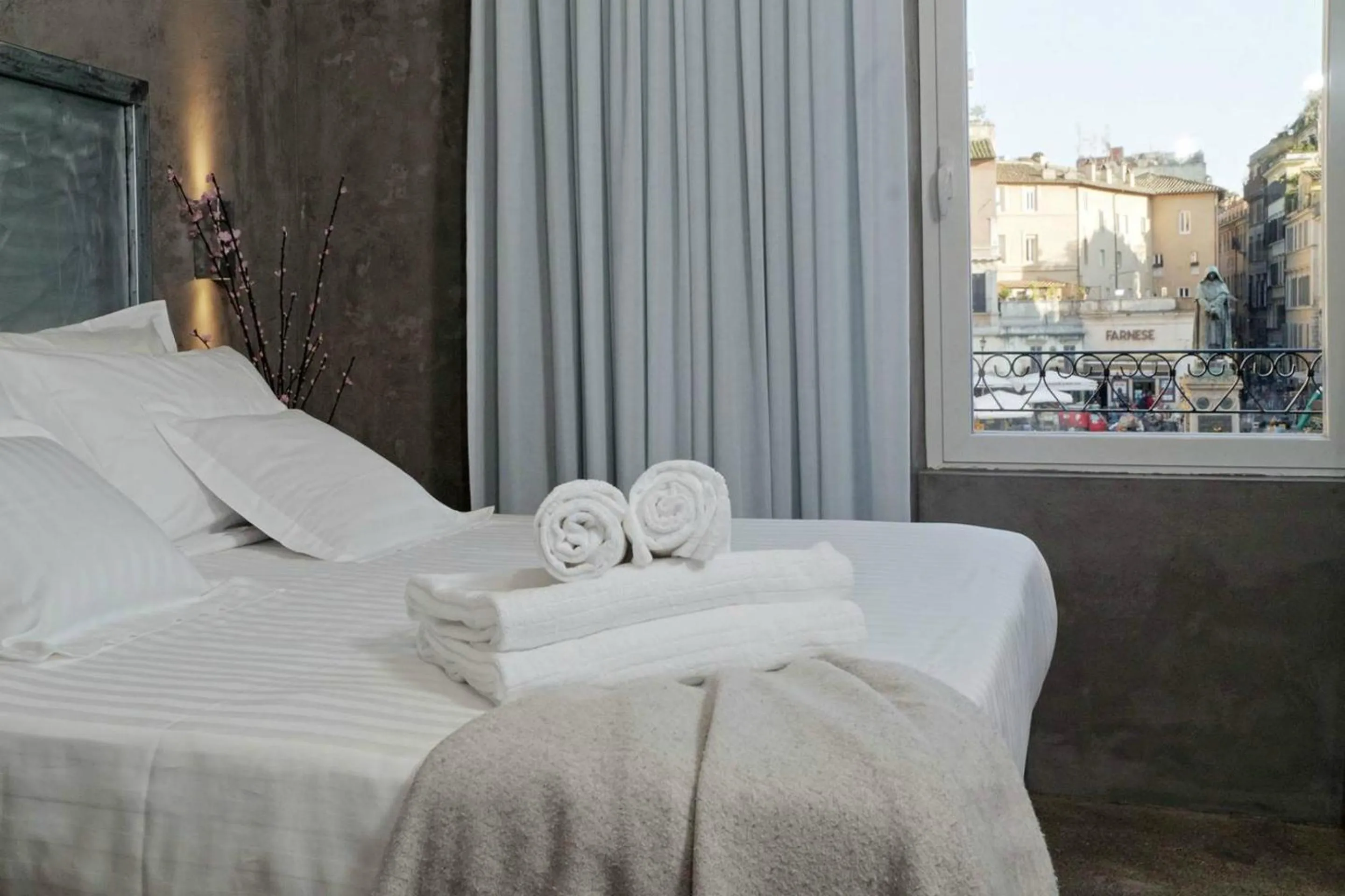 Bed in Mama's Home Rome