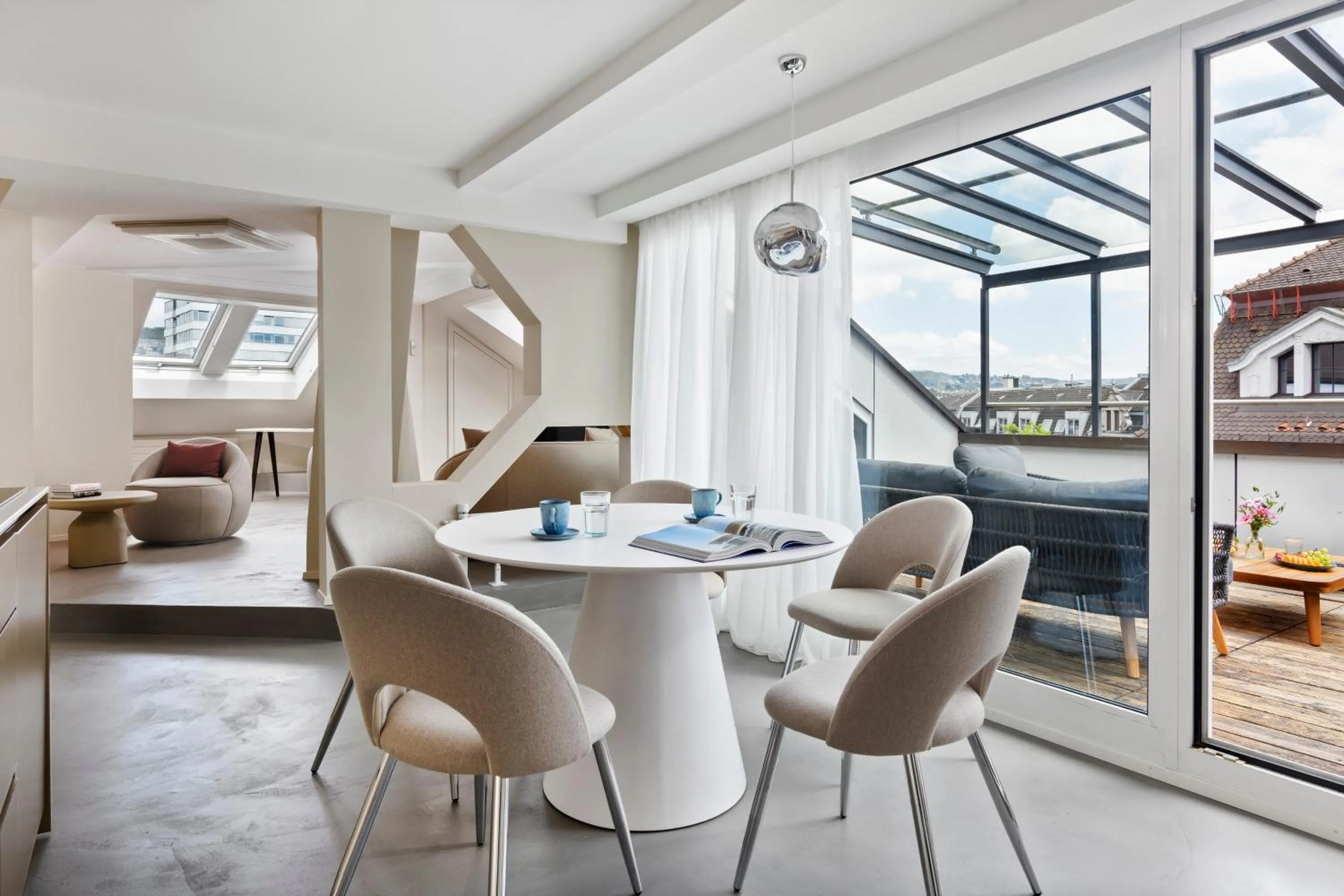 Dining area in VISIONAPARTMENTS Brandschenkestrasse