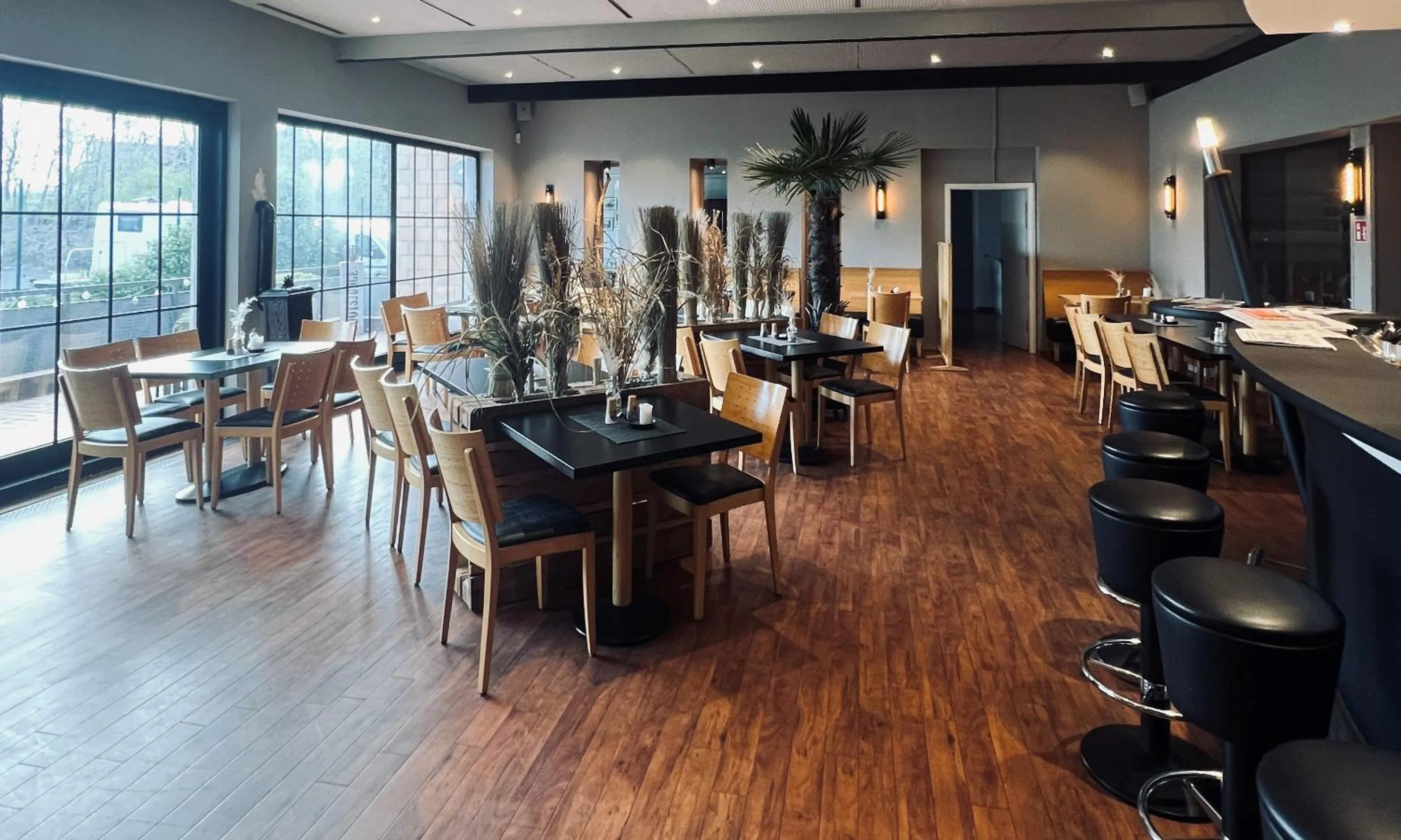 Restaurant/places to eat in Nordic Avantage Hotel