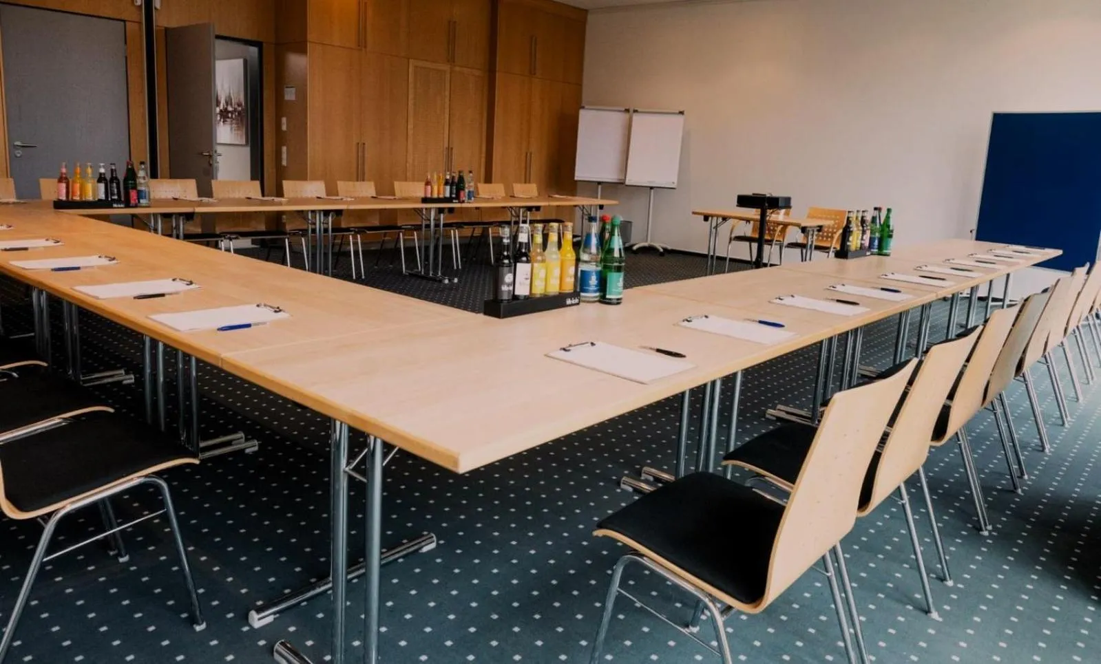 Restaurant/places to eat in Nordic Avantage Hotel