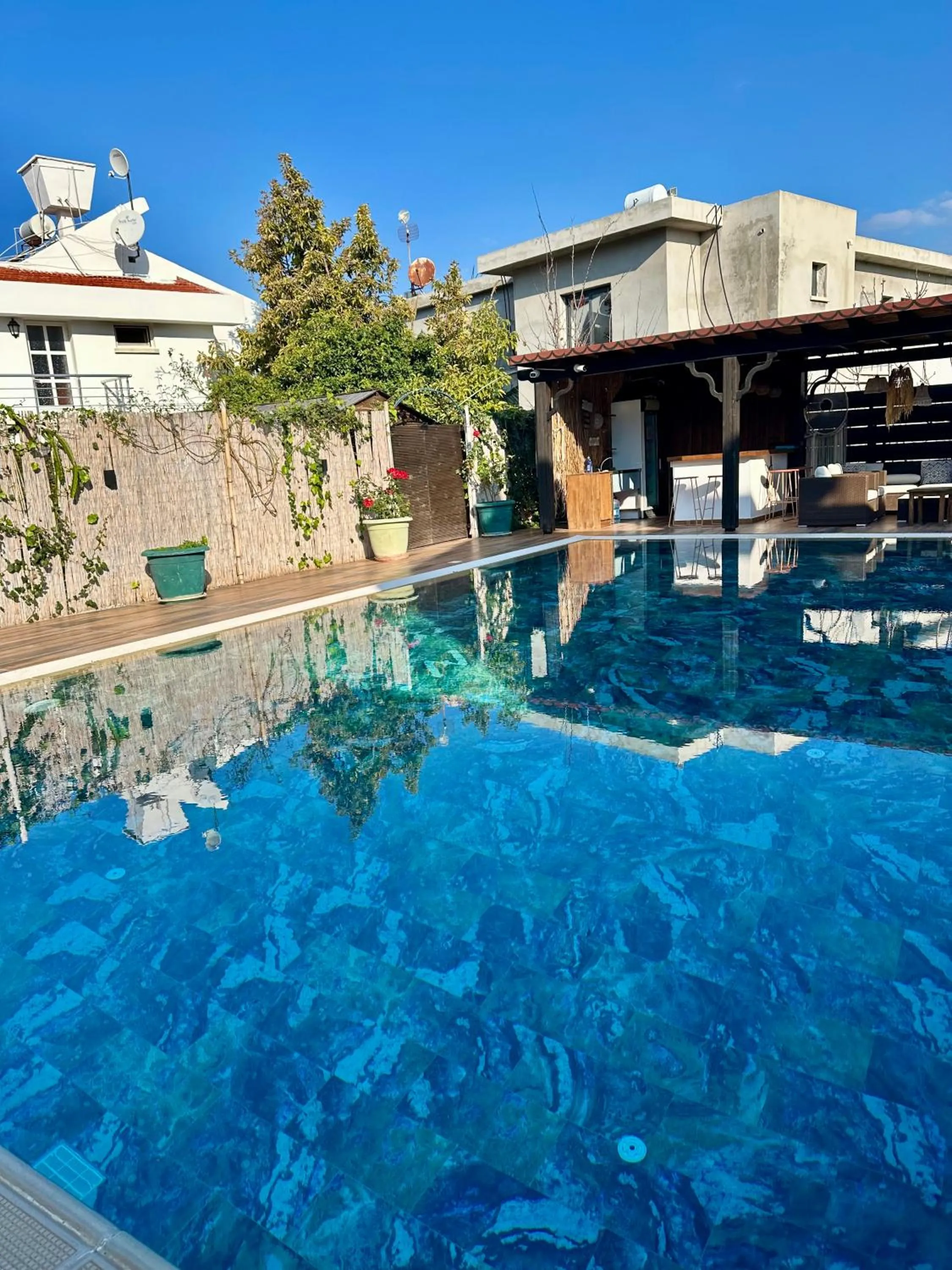 Swimming pool in Sunside Inn Hotel
