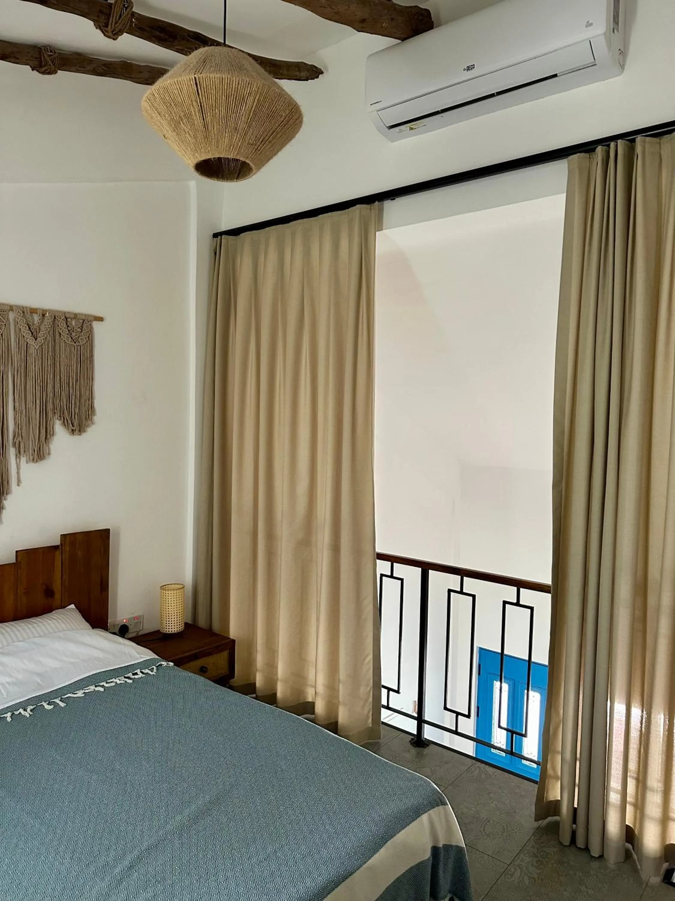 Bed in Sunside Inn Hotel