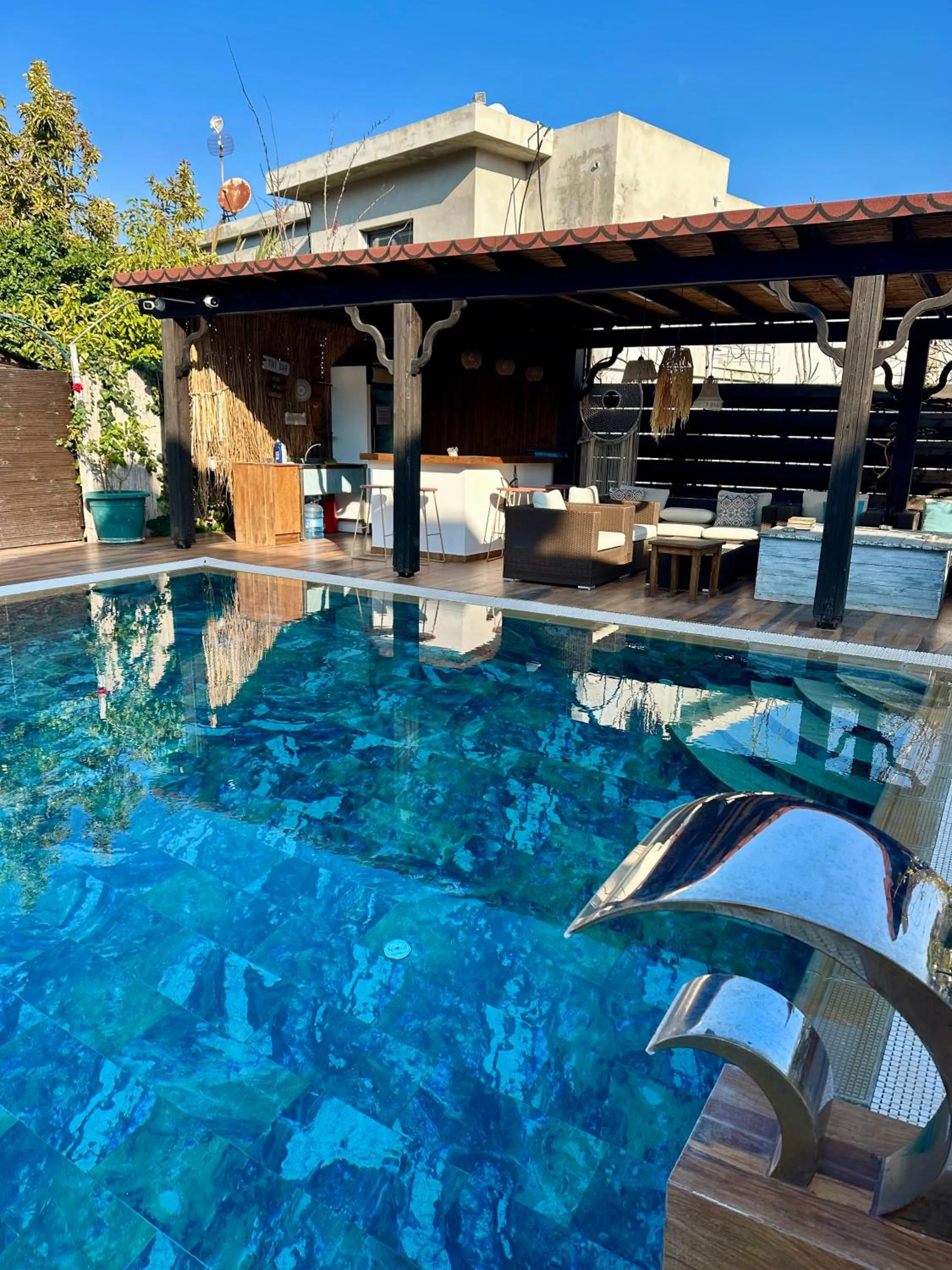 Swimming pool in Sunside Inn Hotel