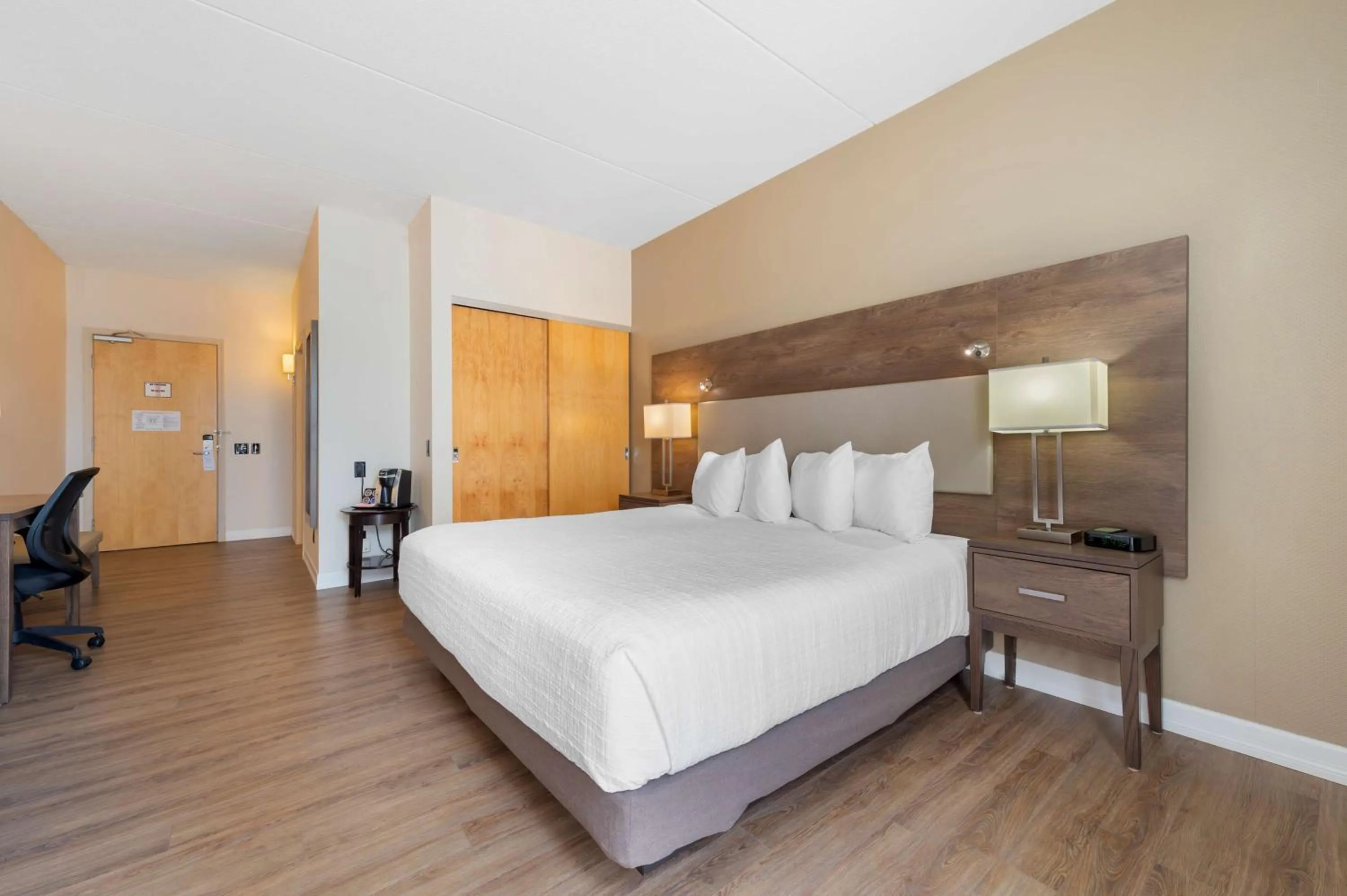 Bedroom, Bed in Perth Parkside Hotel and Spa, BW Premier Collection