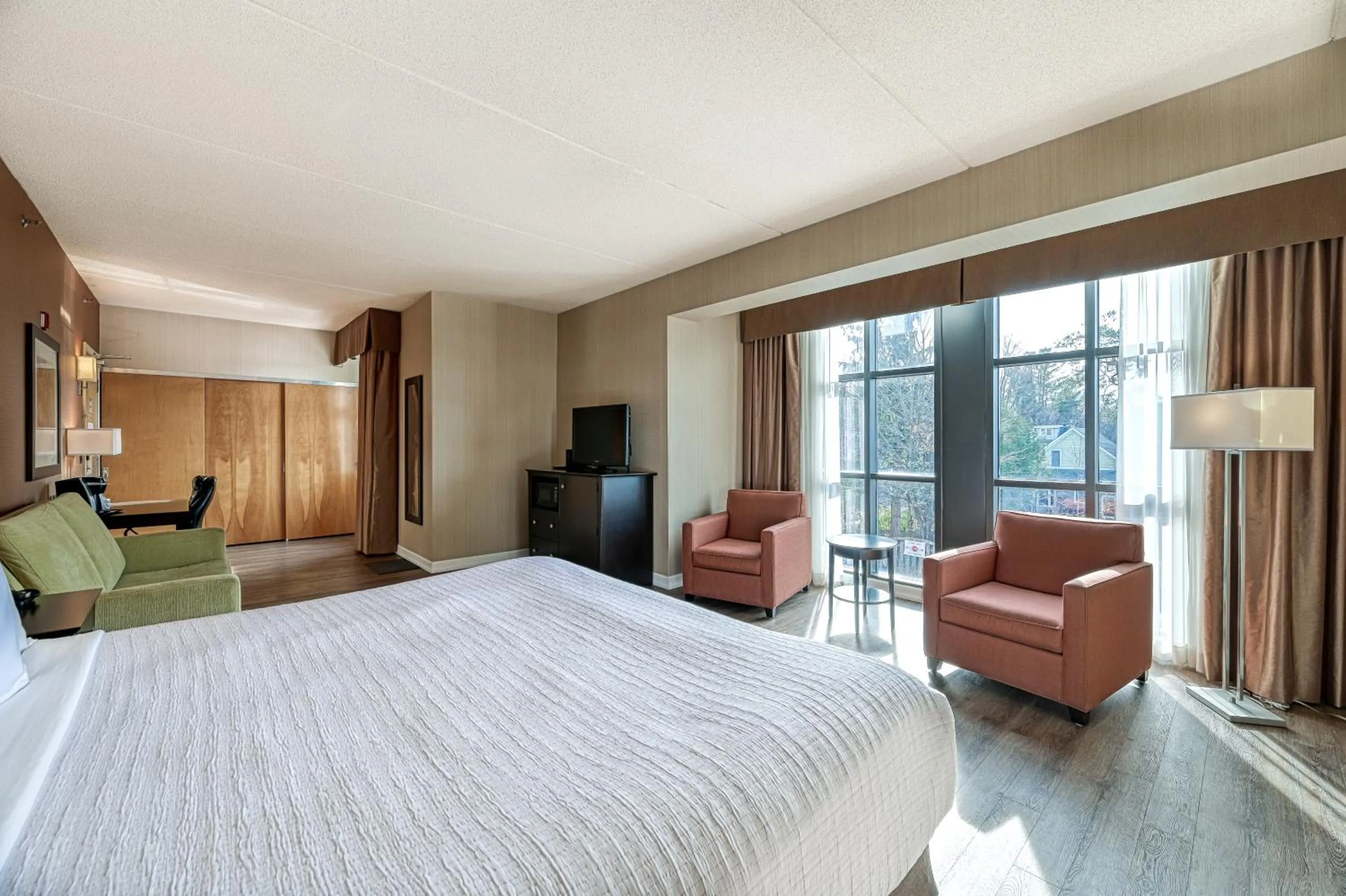 Photo of the whole room, Bed in Perth Parkside Hotel and Spa, BW Premier Collection