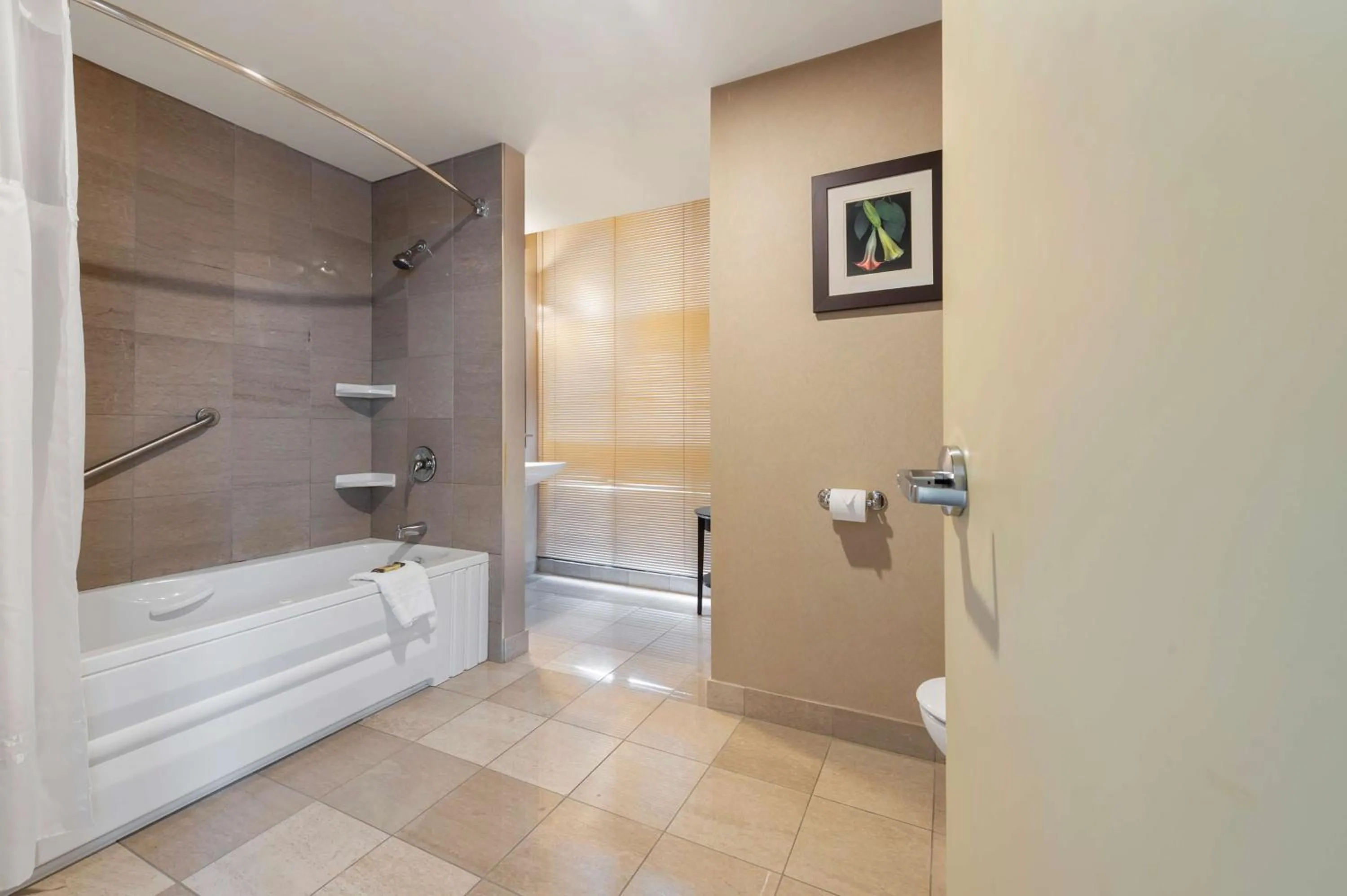 Bathroom in Perth Parkside Hotel and Spa, BW Premier Collection