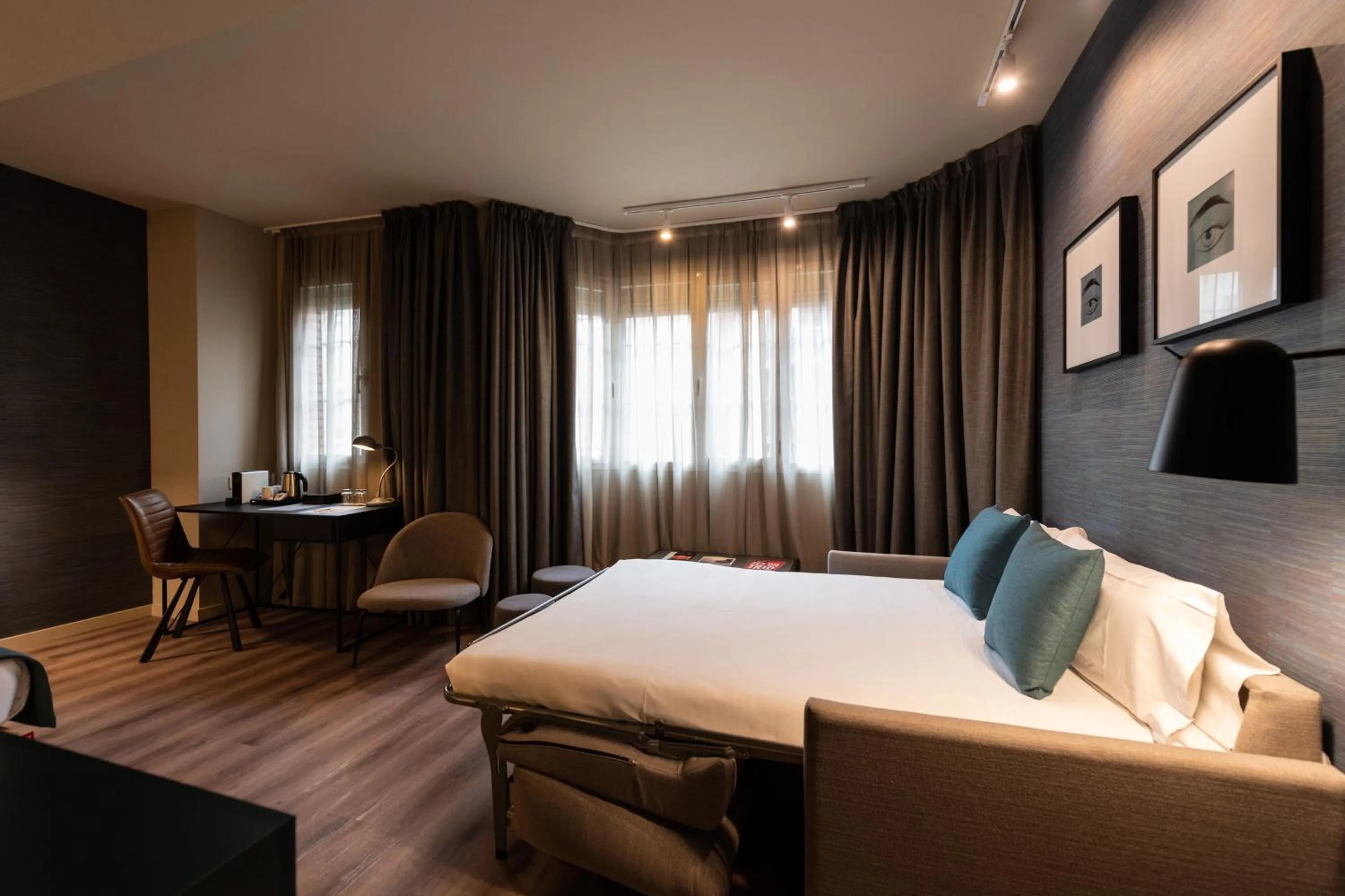 Bed in Atenea Rekord Suites Barcelona