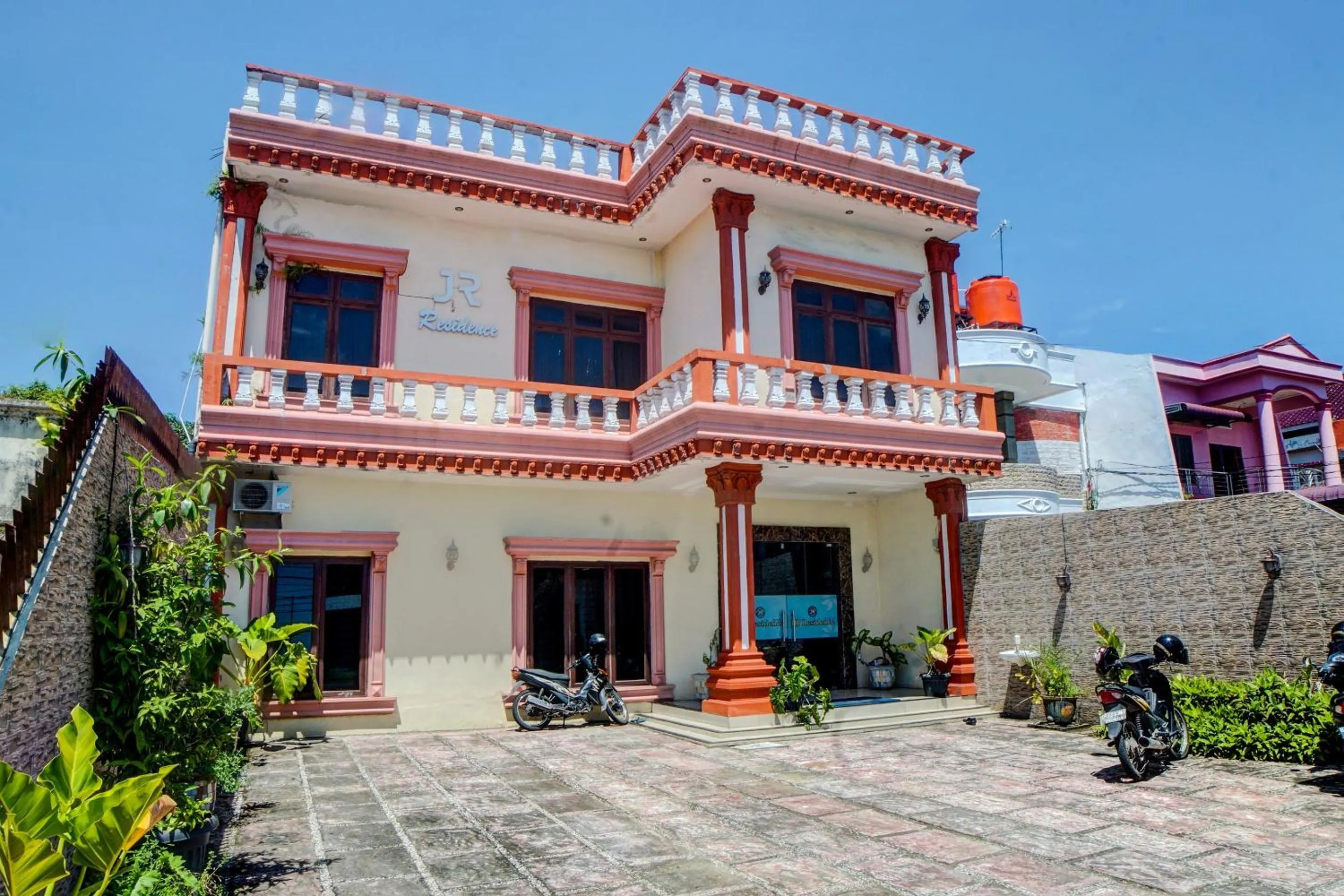 Facade/entrance in Hotel O Jr Residence Syariah