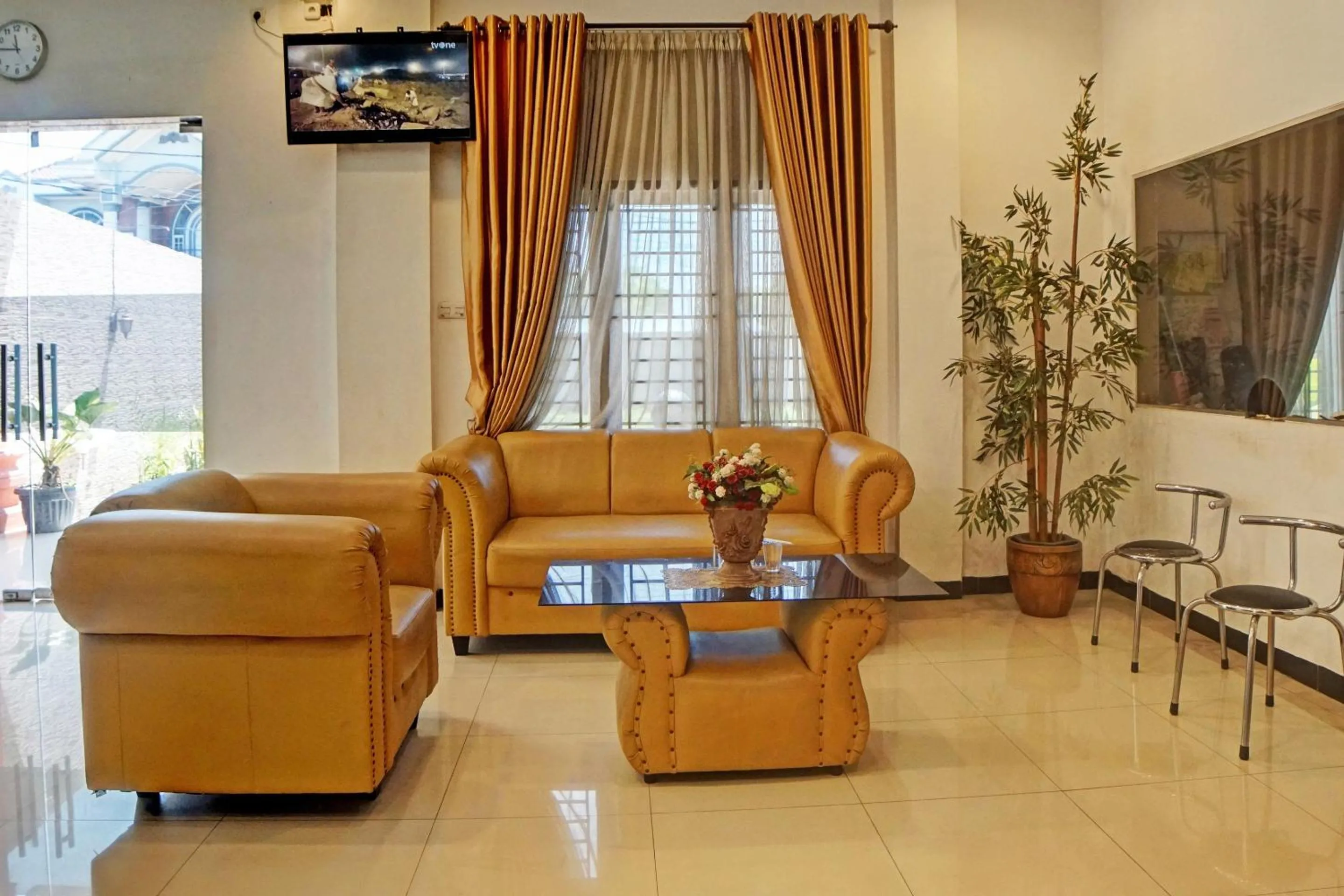 Lobby or reception in Hotel O Jr Residence Syariah