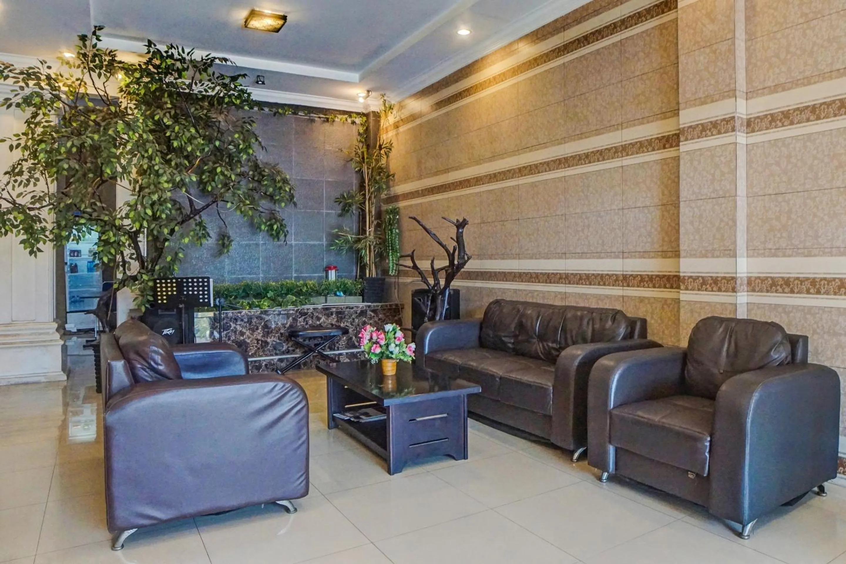 Lobby or reception in Hotel O Jr Residence Syariah