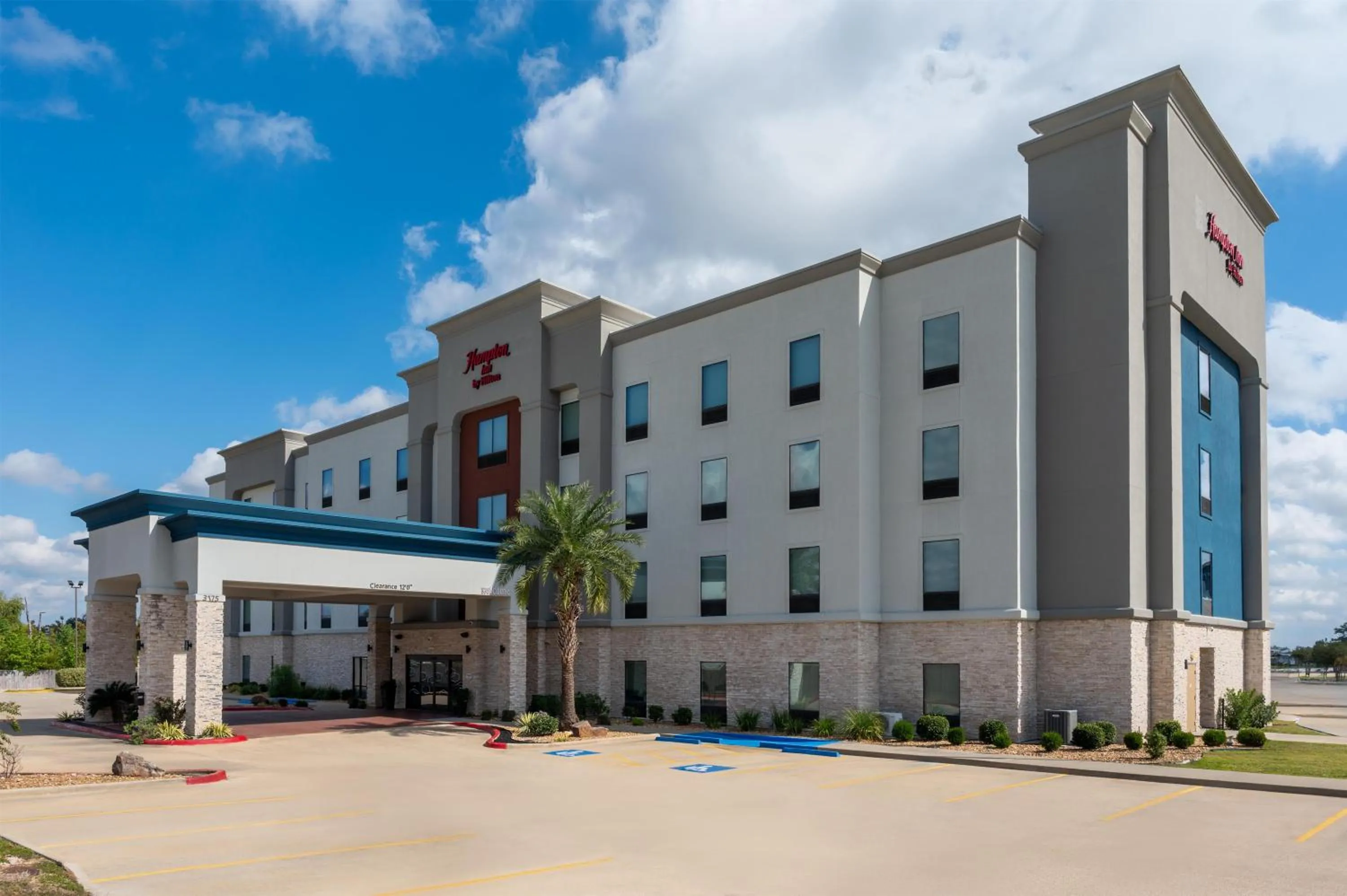 Property building in Hampton Inn Lake Charles