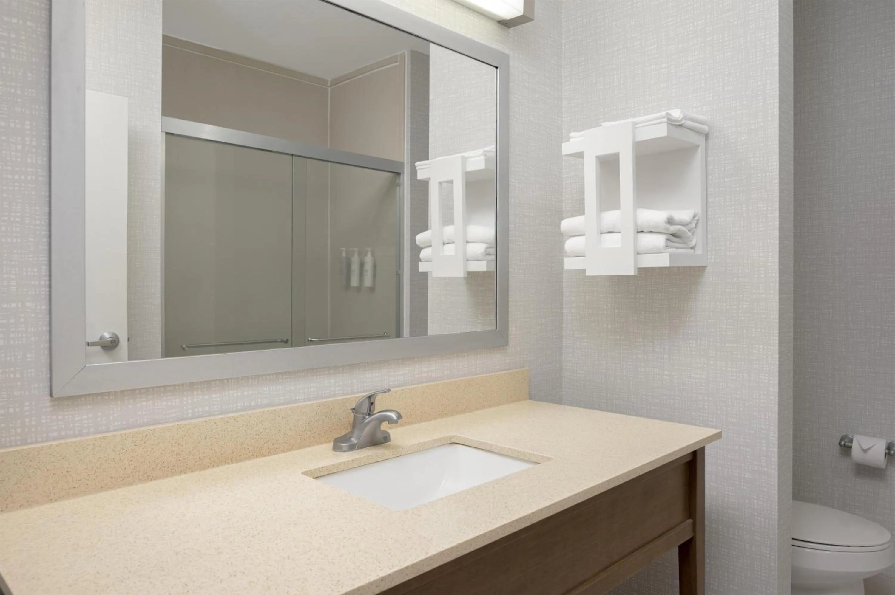 Bathroom in Hampton Inn Lake Charles