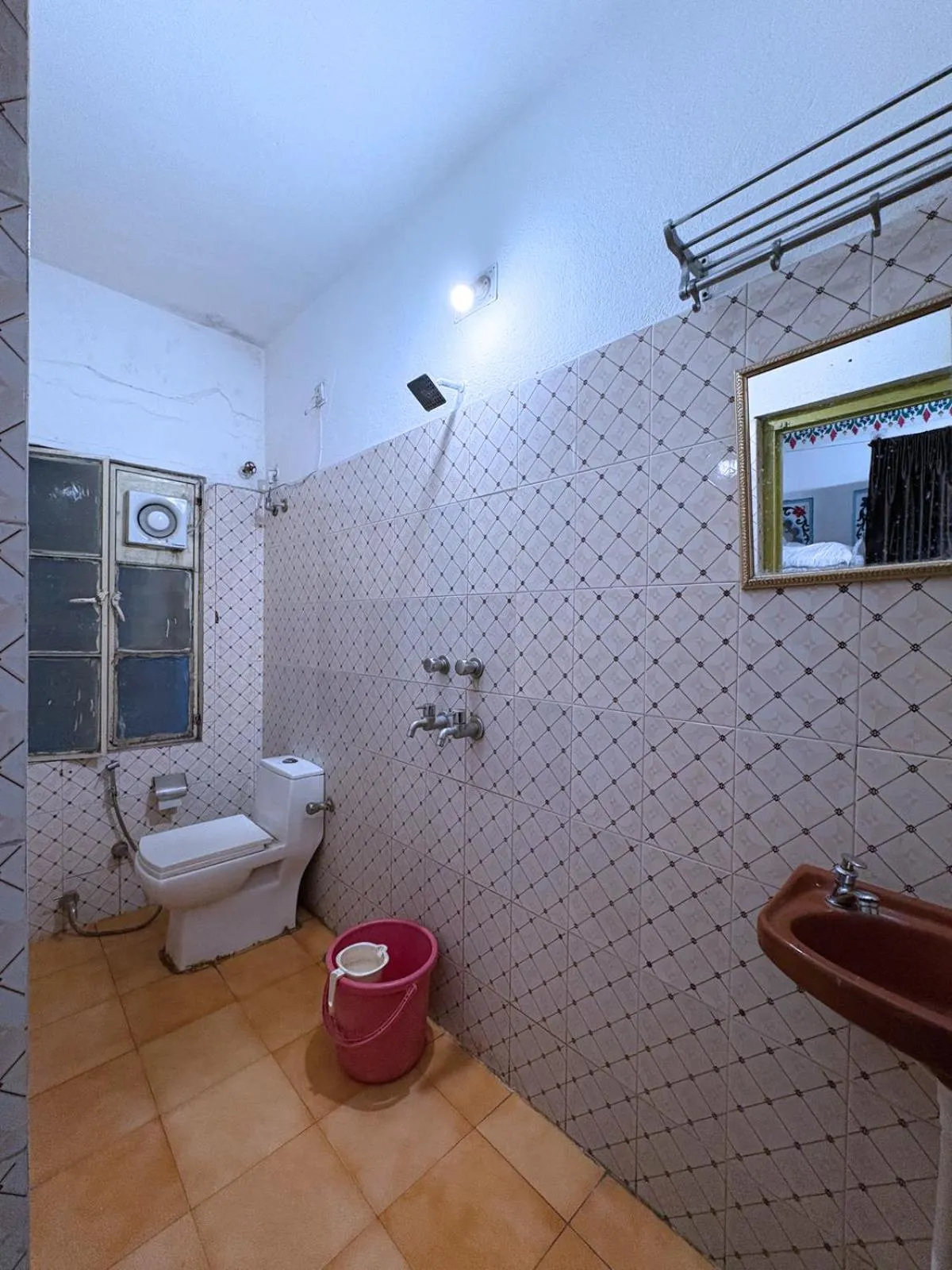 Bathroom in Jungle by sturmfrei Udaipur