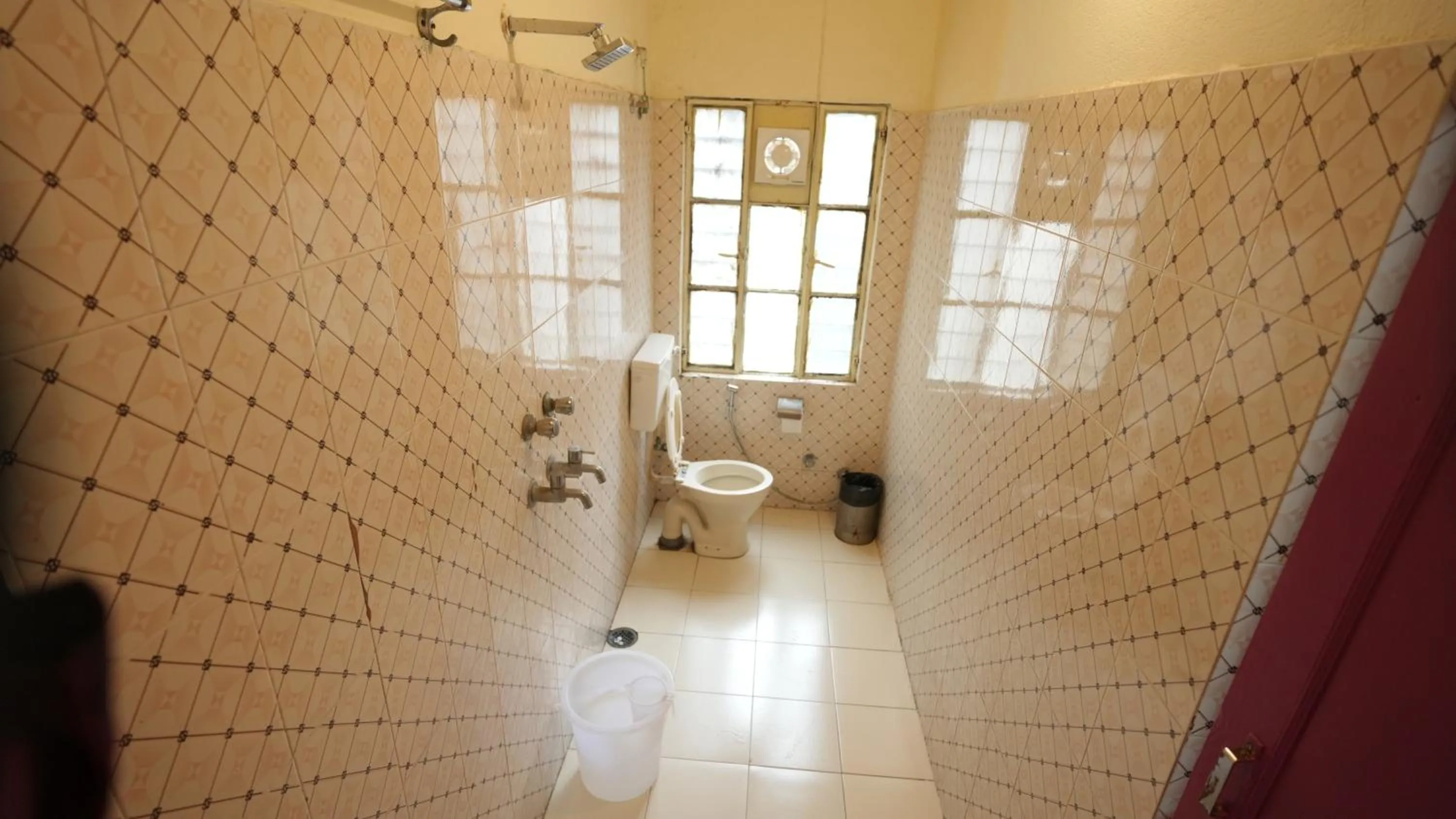 Shower in Jungle by sturmfrei Udaipur