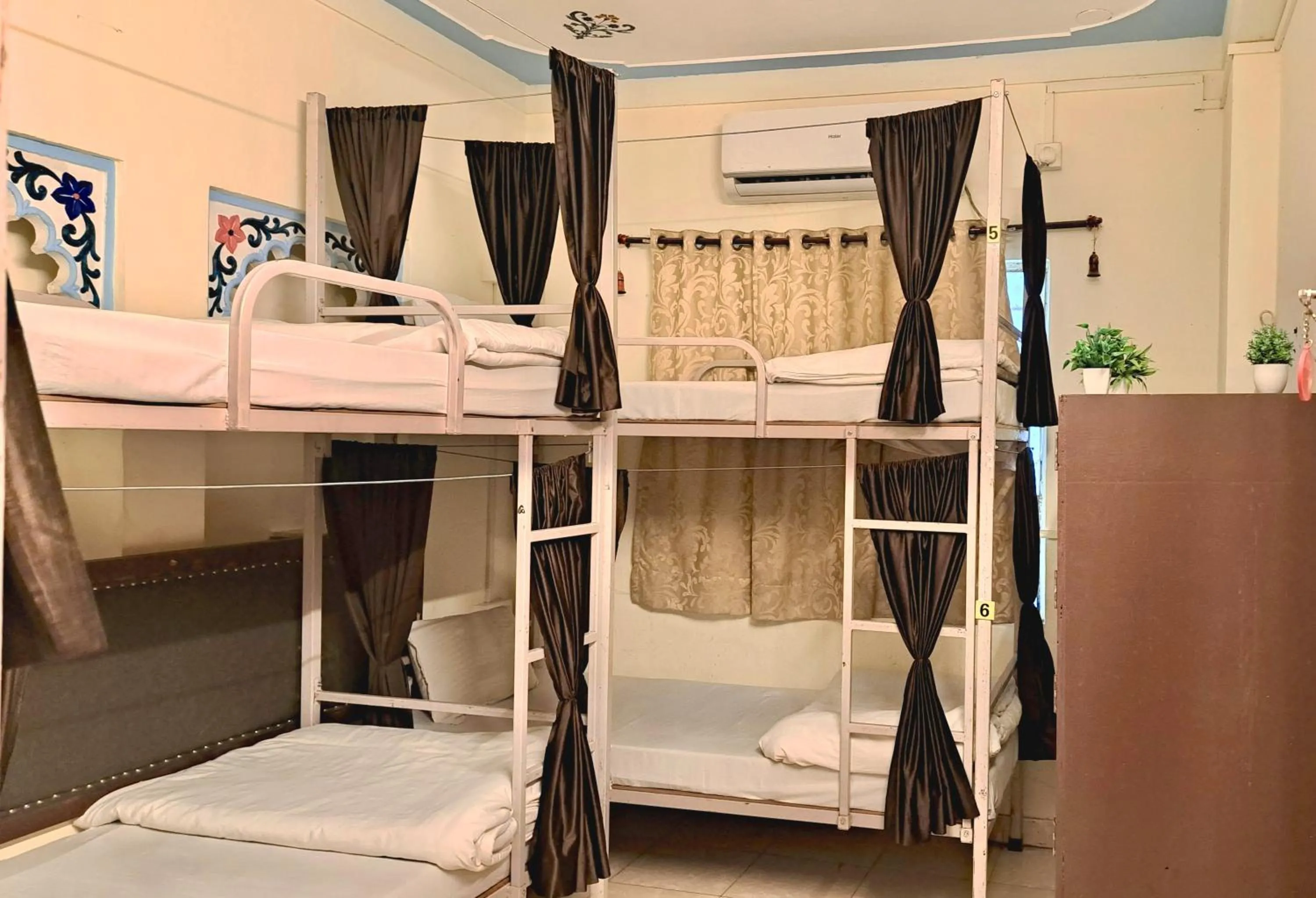 Bed in Jungle by sturmfrei Udaipur