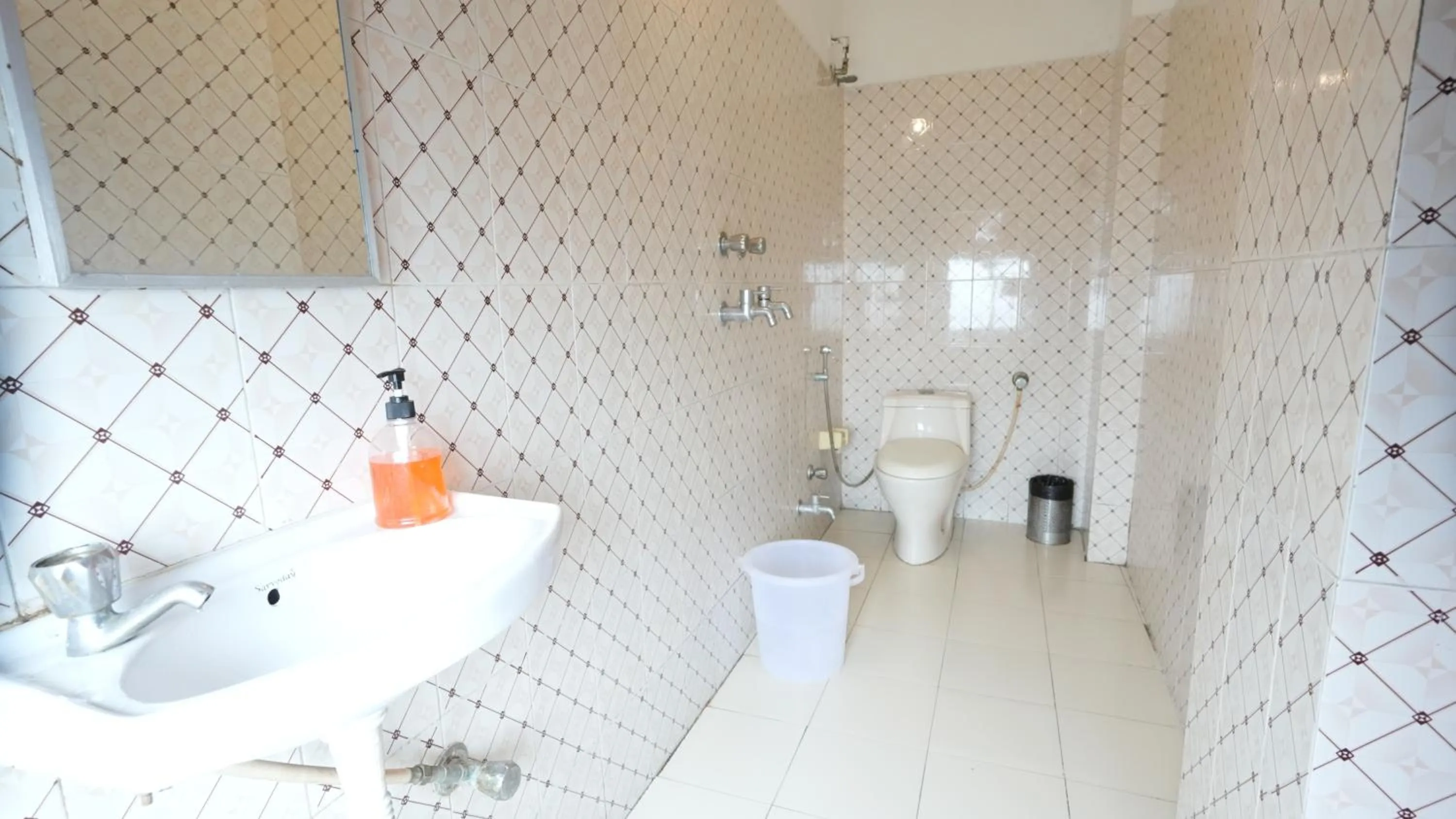 Bathroom in Jungle by sturmfrei Udaipur