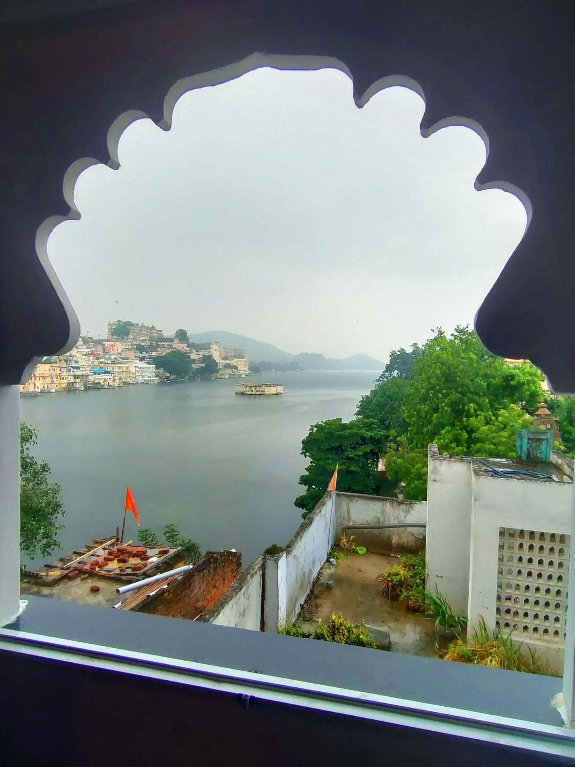 Lake view in Jungle by sturmfrei Udaipur