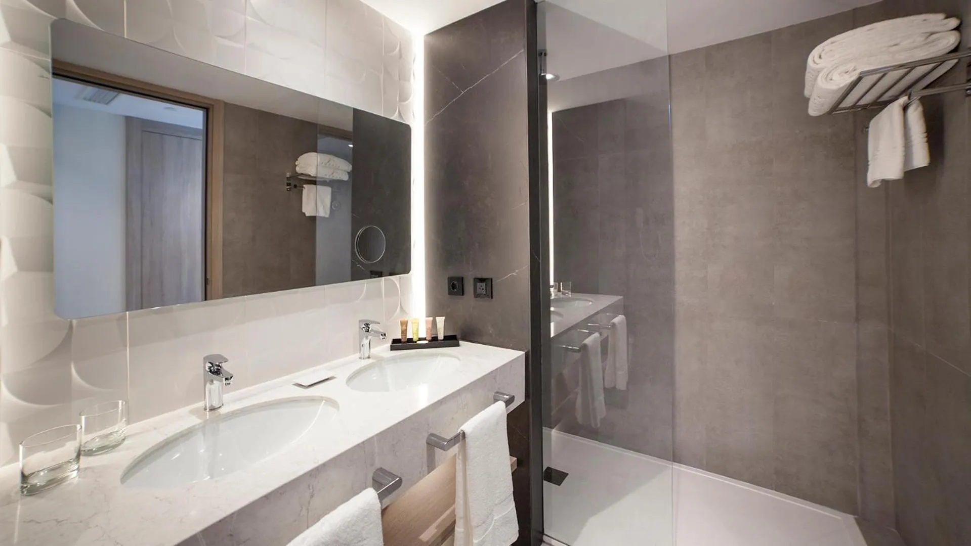 Shower in Alanda Marbella Hotel & Wellness