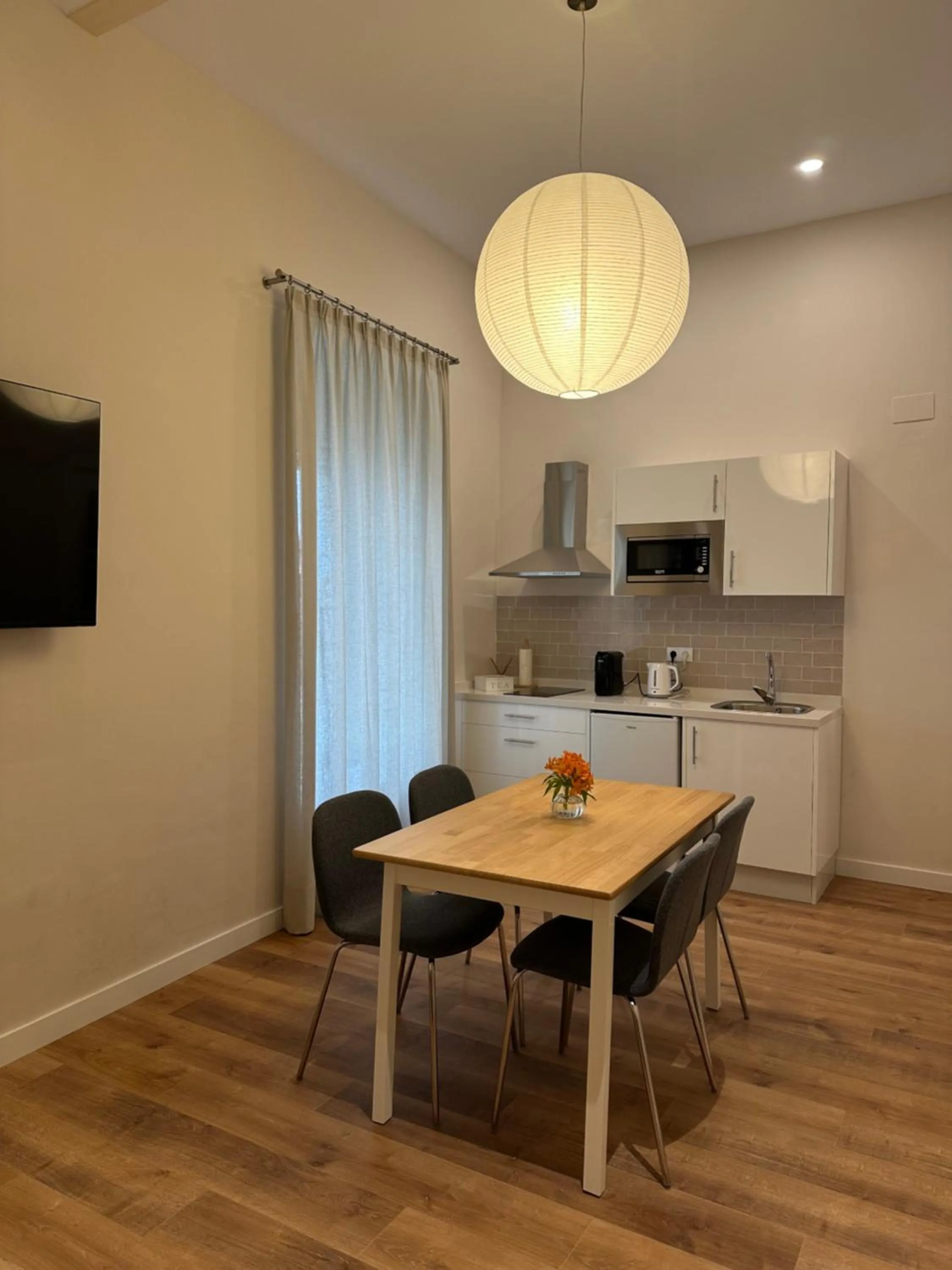 TV and multimedia in Suites Casa San Mateo