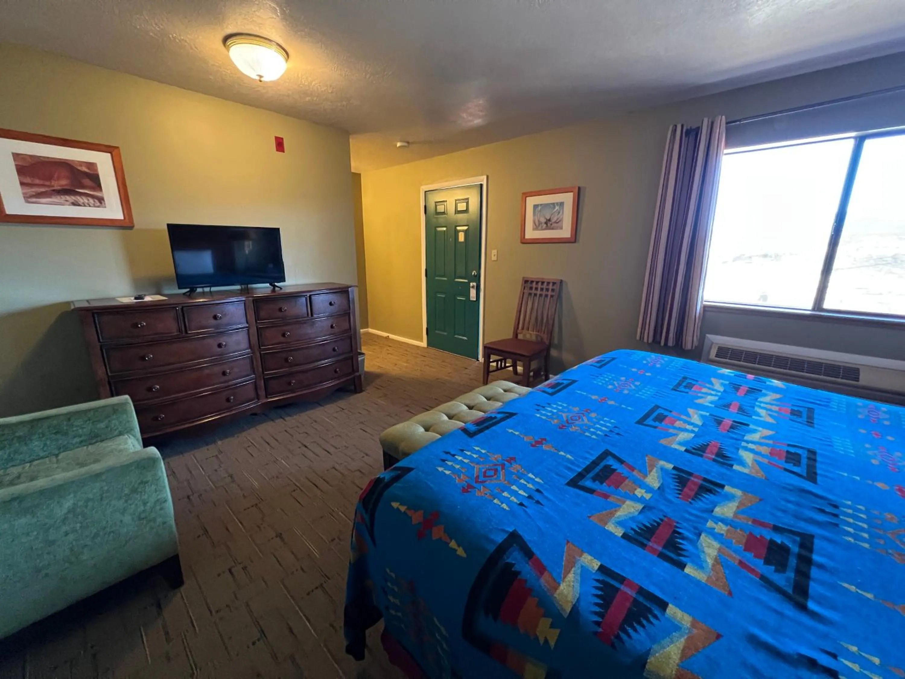 Bed in The Rim Rock Inn