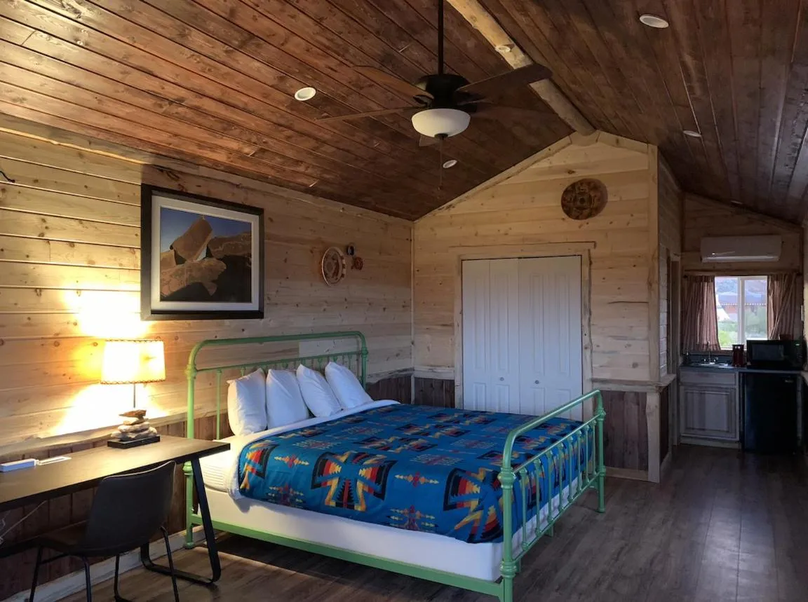 Bed in The Rim Rock Inn