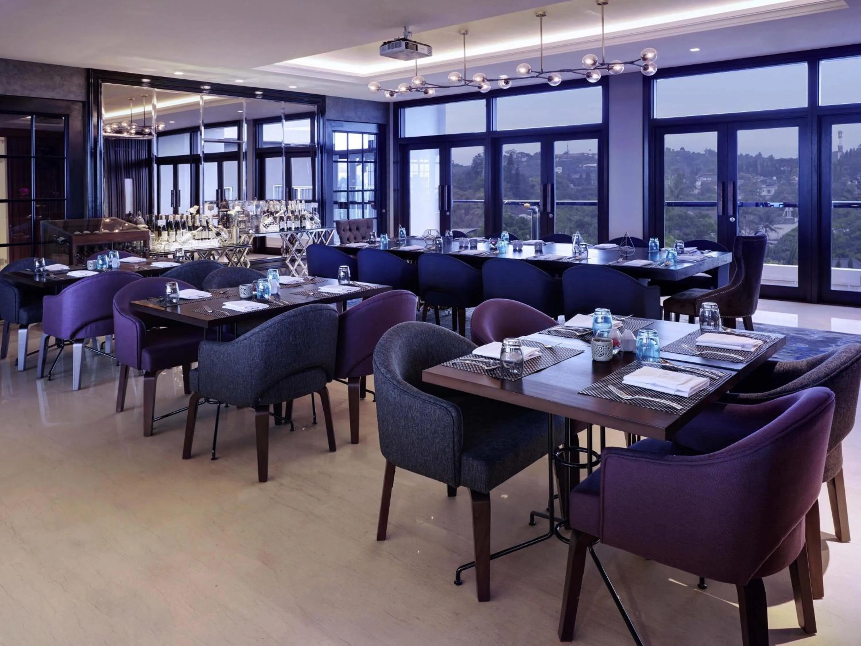 Lounge or bar in Grand Mercure Bandung Setiabudi