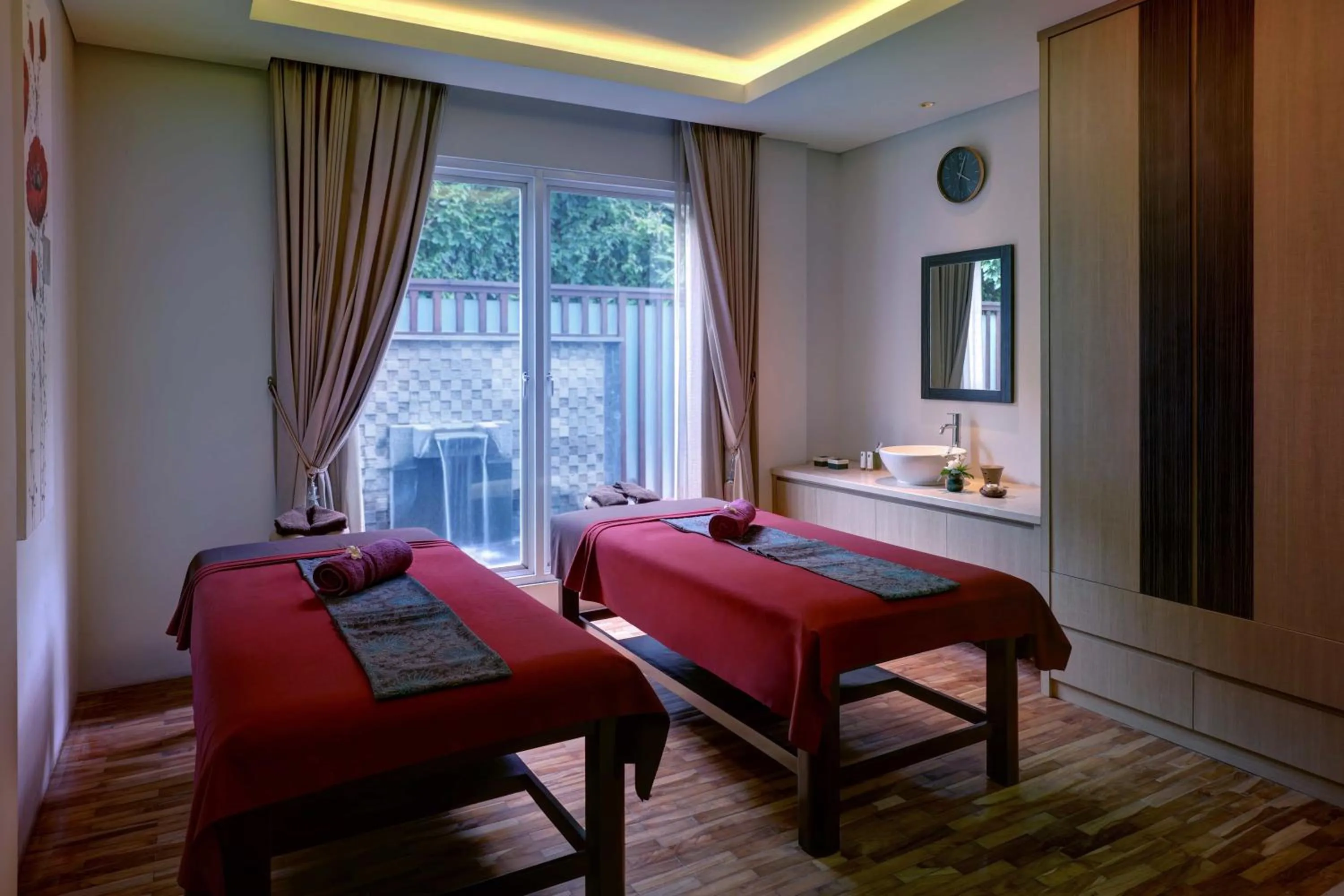 Bed in Grand Mercure Bandung Setiabudi