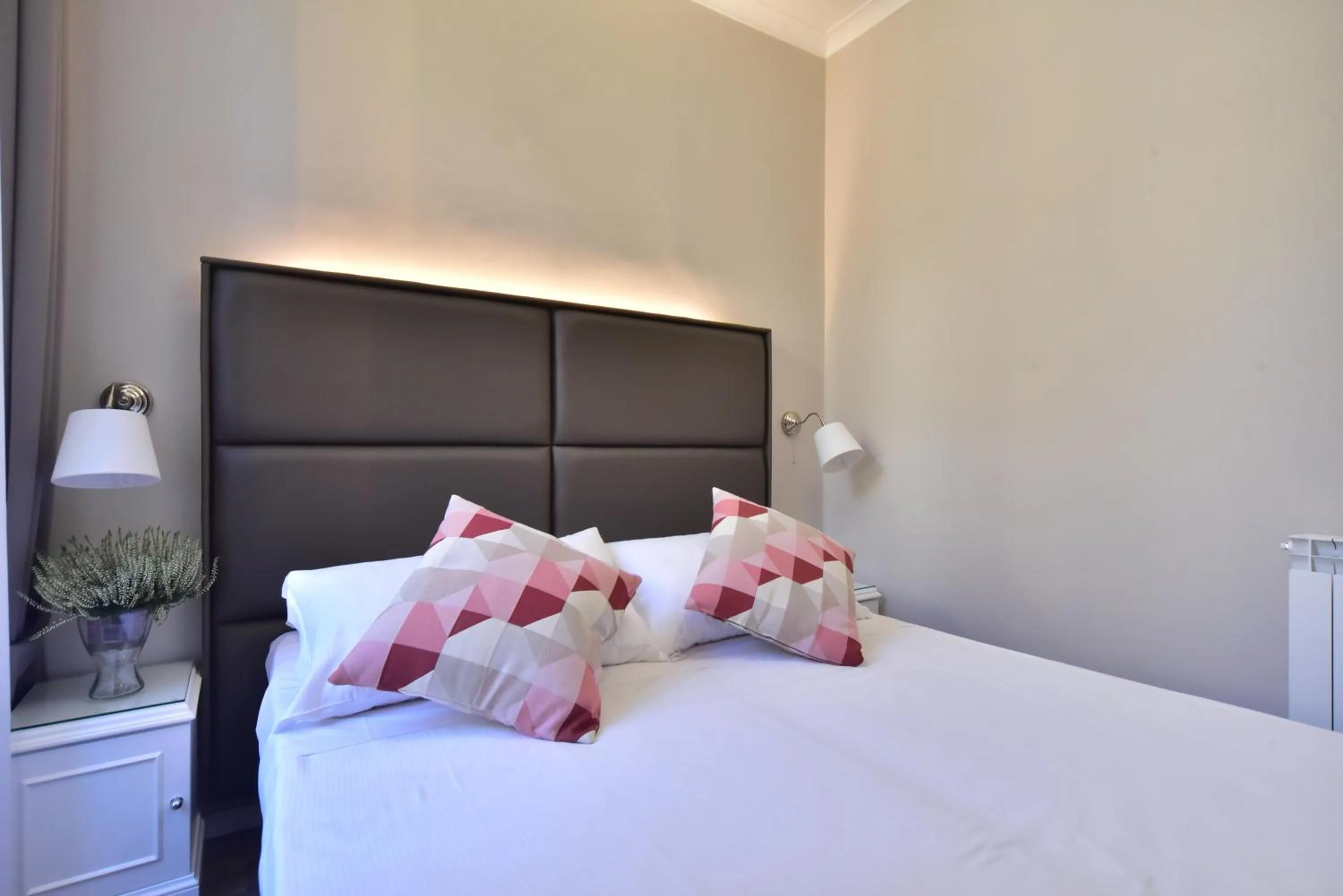 Photo of the whole room, Bed in Sacconi Palace Suite Roma