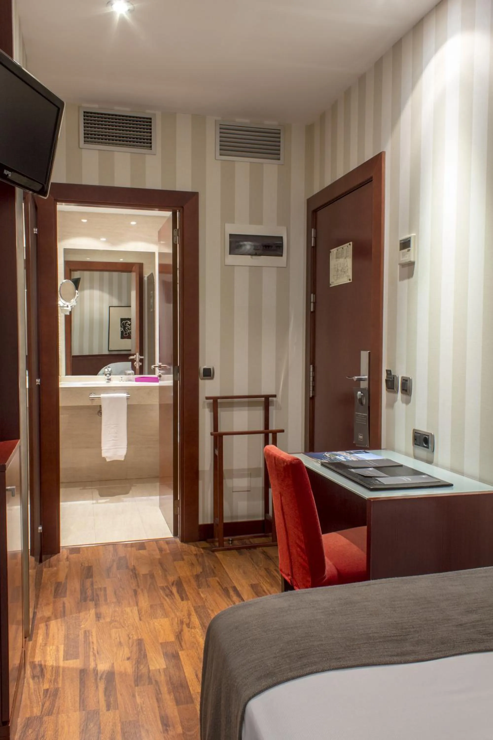 Photo of the whole room, Bed in Hotel RH Murcia Centro