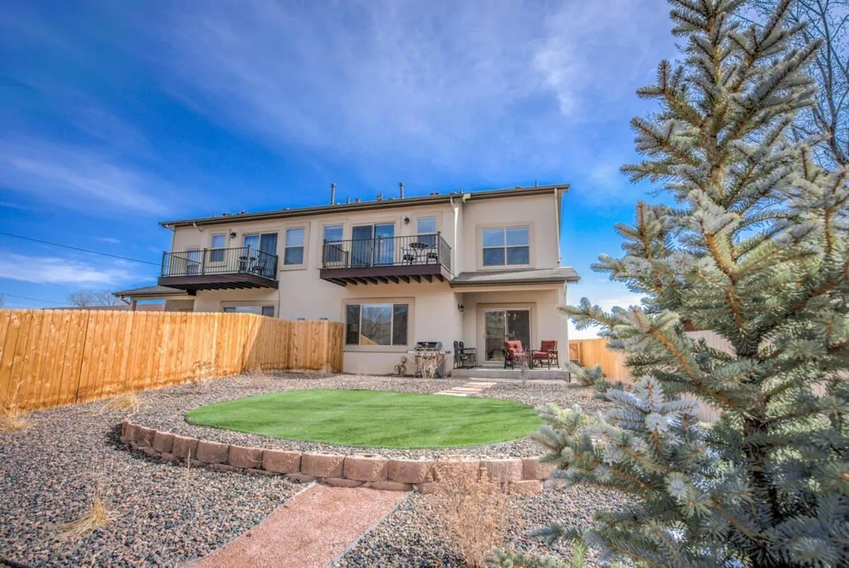 4BD Pikes Peak Views Minutes to Hiking & Dining