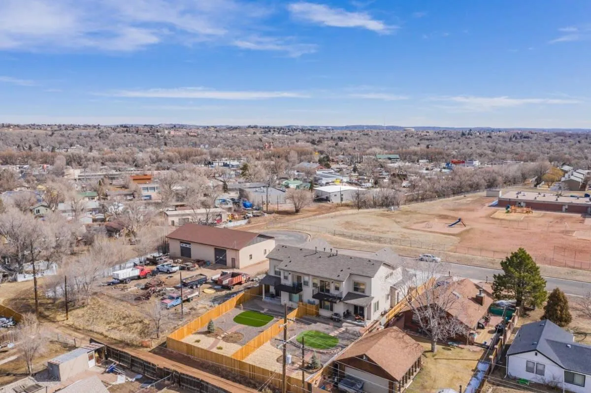 4BD Pikes Peak Views Minutes to Hiking & Dining