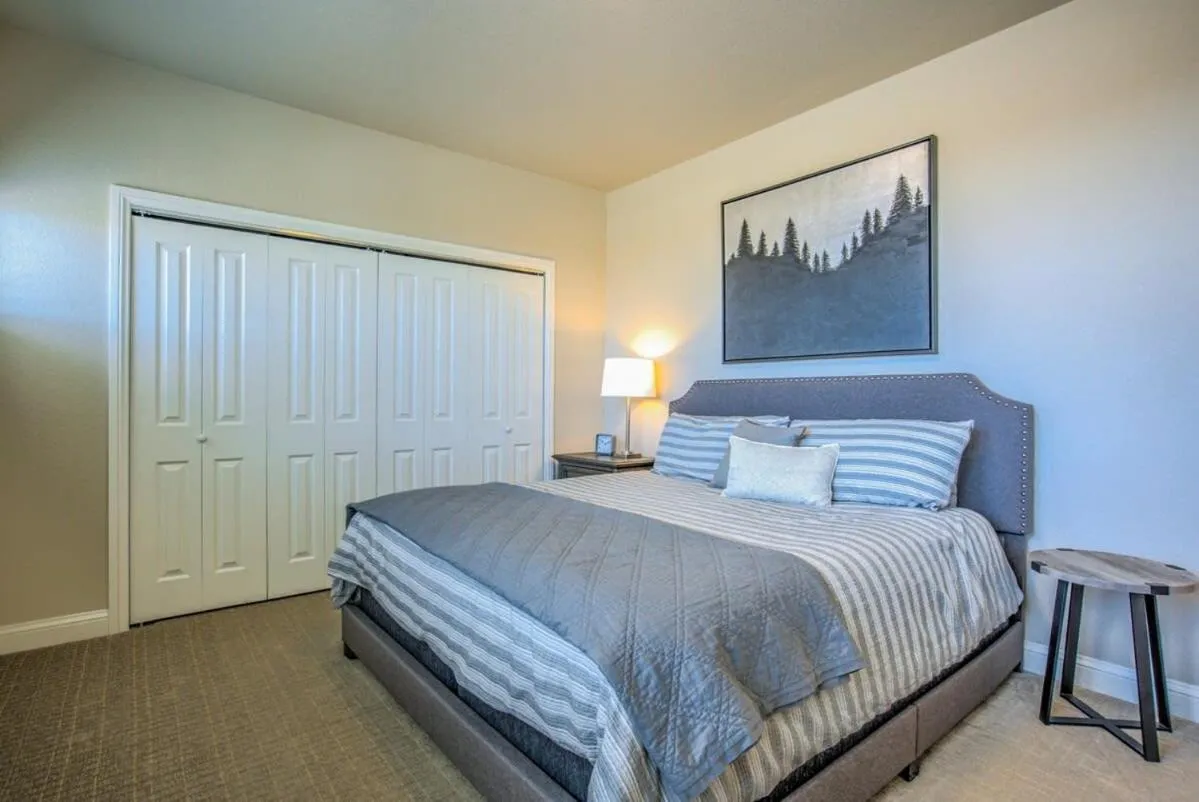 4BD Pikes Peak Views Minutes to Hiking & Dining