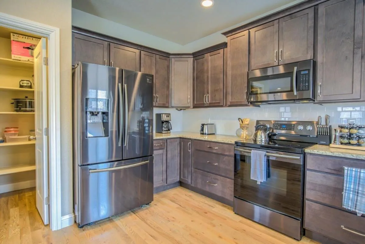 4BD Pikes Peak Views Minutes to Hiking & Dining