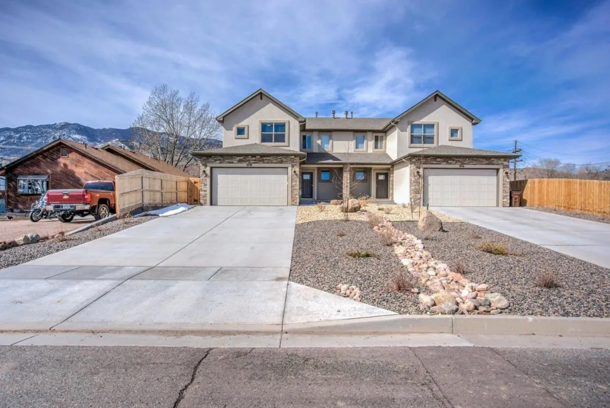 4BD Pikes Peak Views Minutes to Hiking & Dining