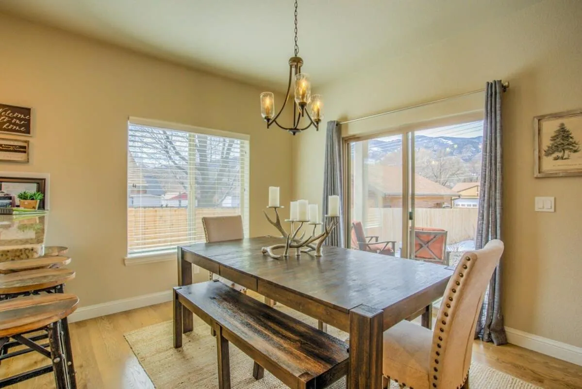 4BD Pikes Peak Views Minutes to Hiking & Dining