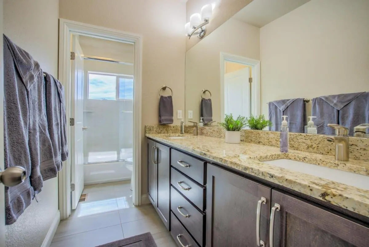 4BD Pikes Peak Views Minutes to Hiking & Dining