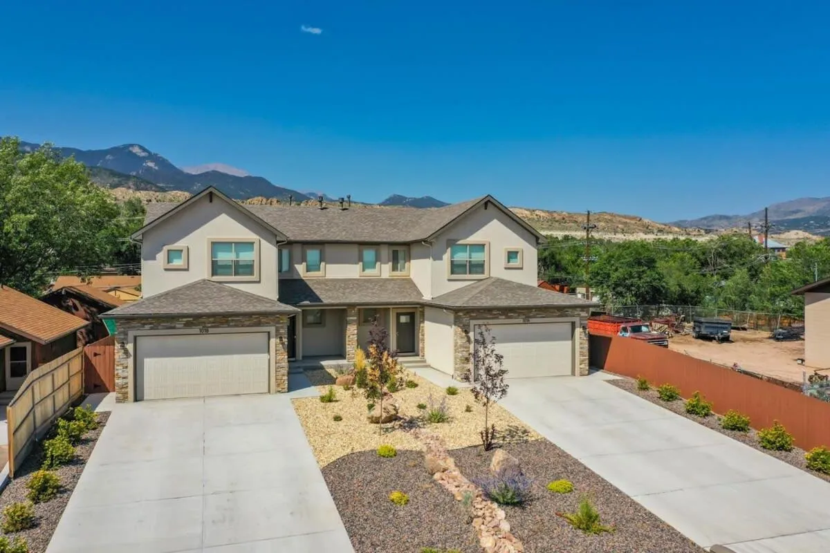 4BD Pikes Peak Views Minutes to Hiking & Dining