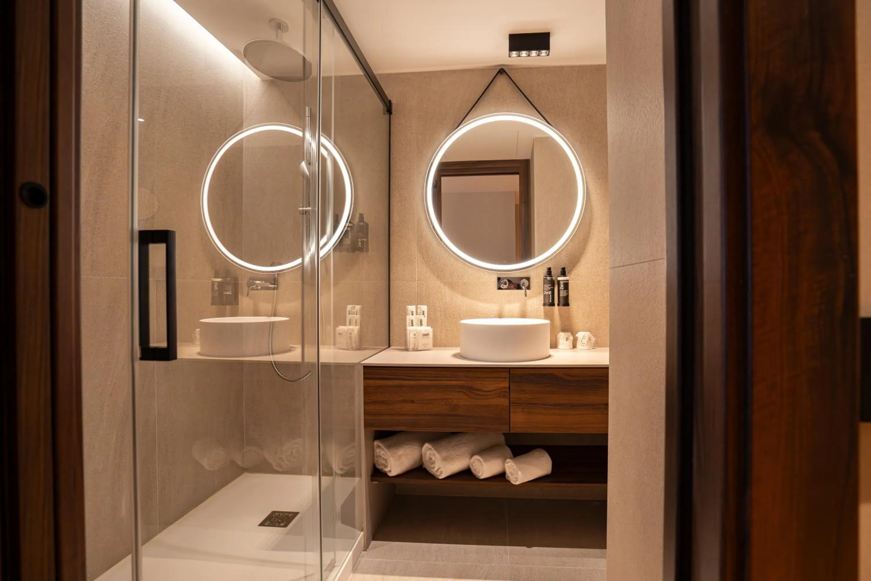 Shower in Zenit Borrell