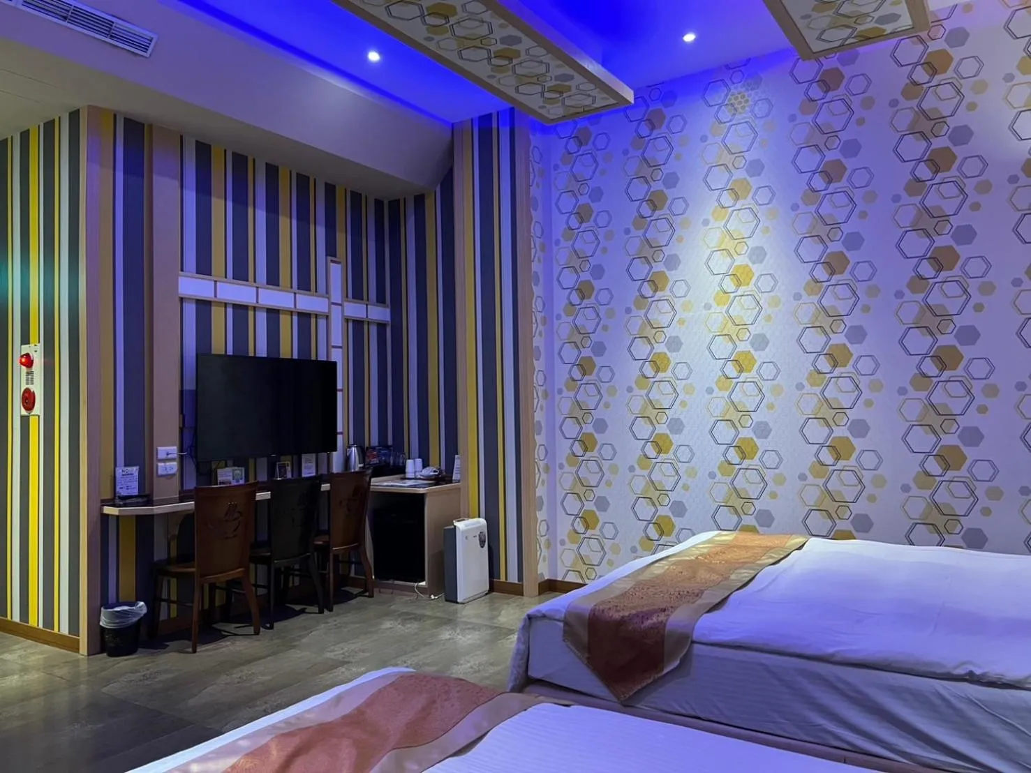 Photo of the whole room, Bed in Wei Feng Exquisite Motel Pintung Branch