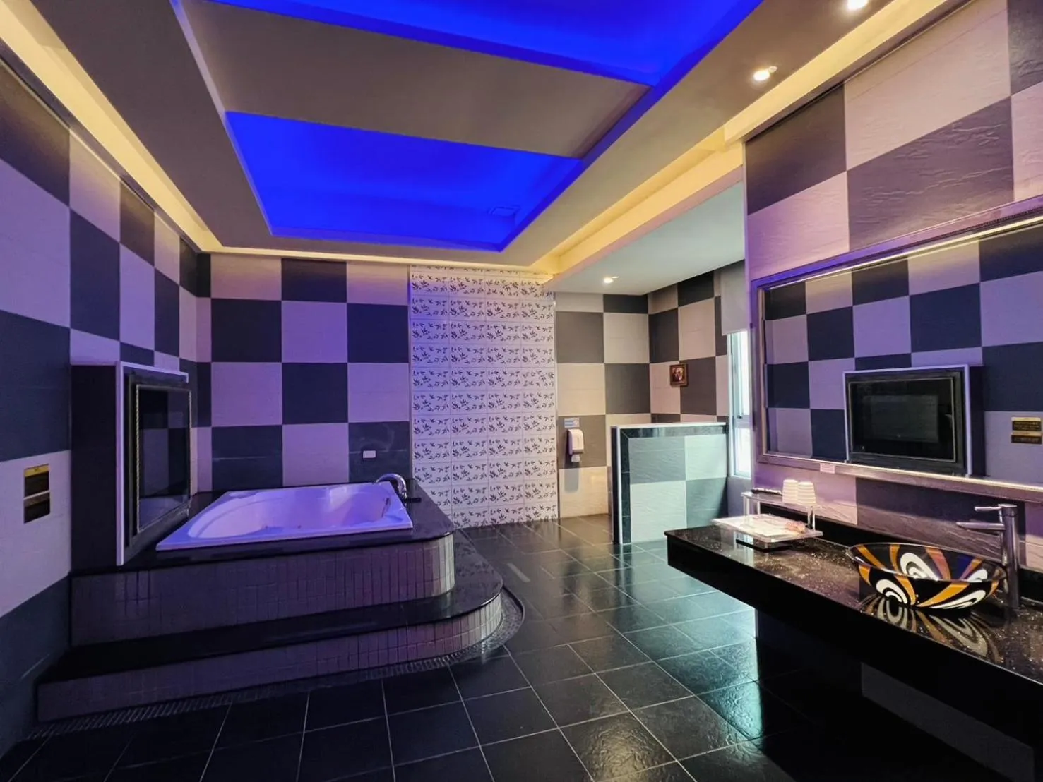 Bathroom, Bed in Wei Feng Exquisite Motel Pintung Branch