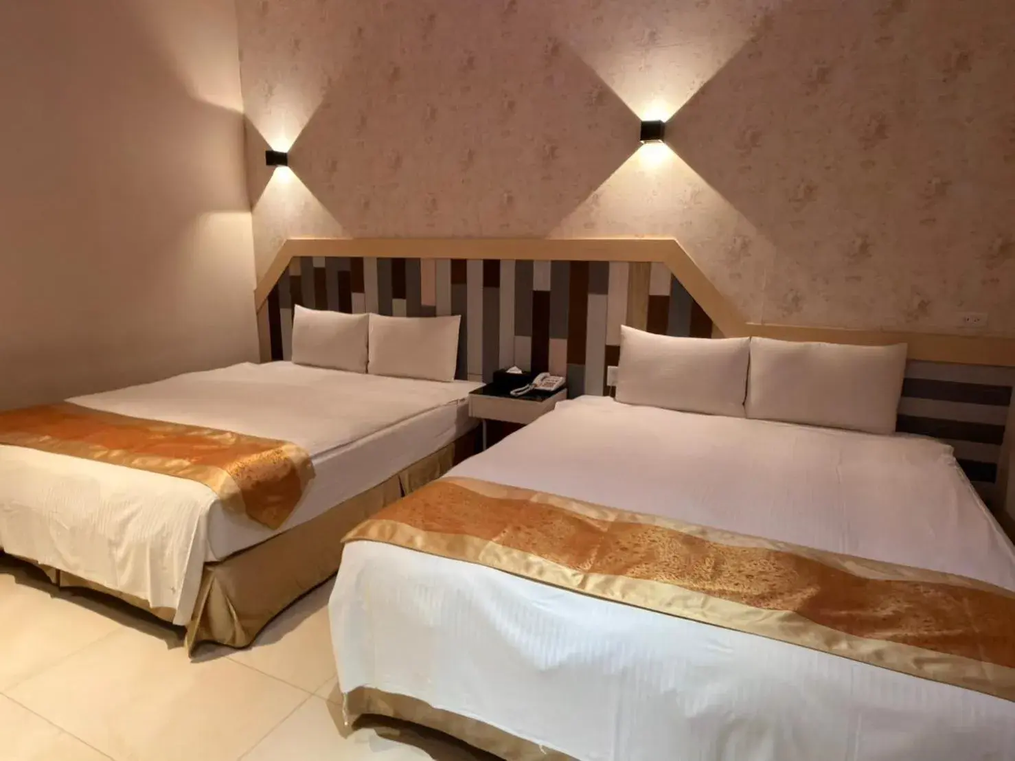 Business Twin Room with Bath and Free Parking in Wei Feng Exquisite Motel Pintung Branch Business Twin Room with Bath and Free Parking in Wei Feng Exquisite Motel Pintung Branch