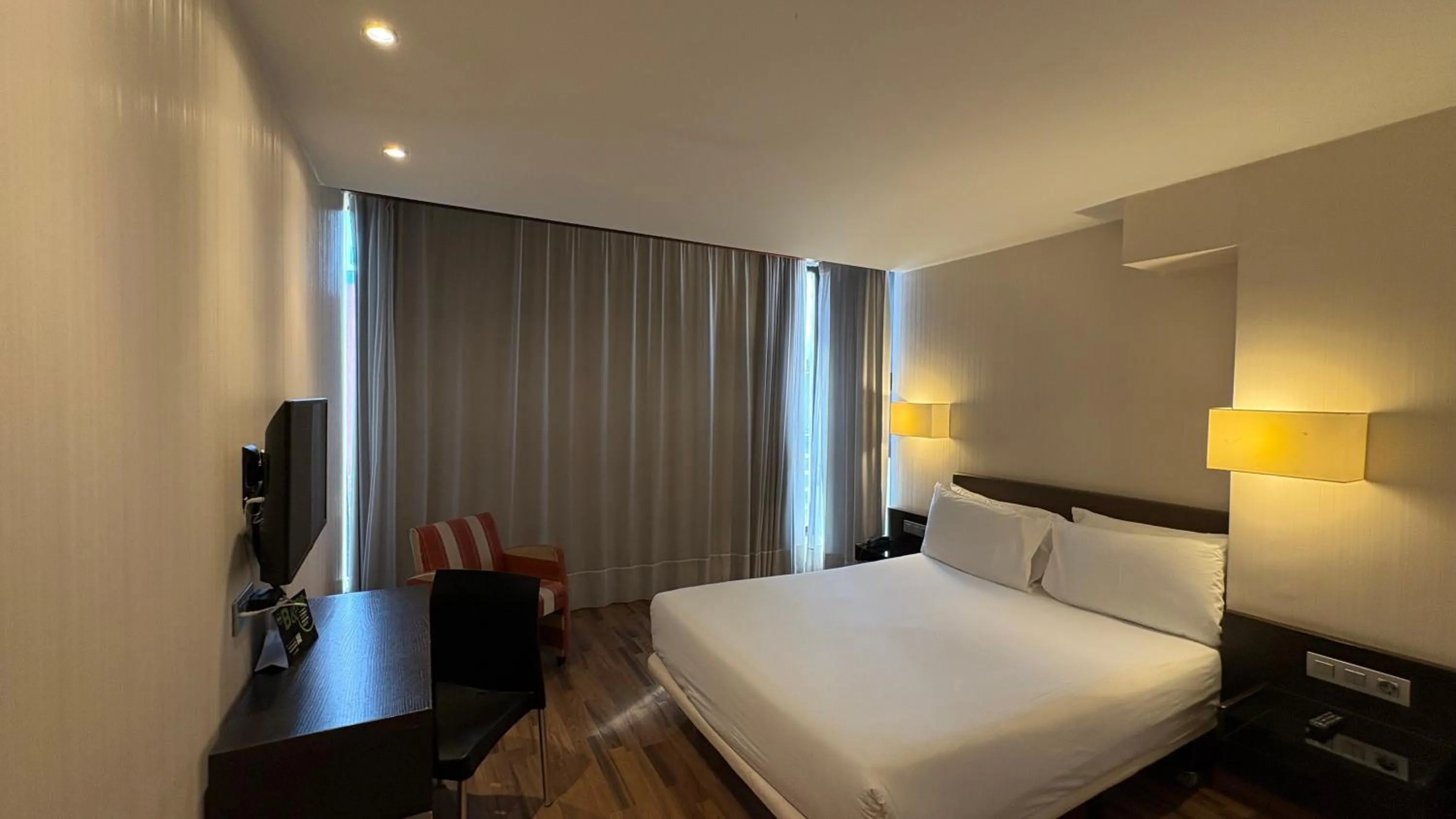 Bedroom, Bed in B&B HOTEL Burgos