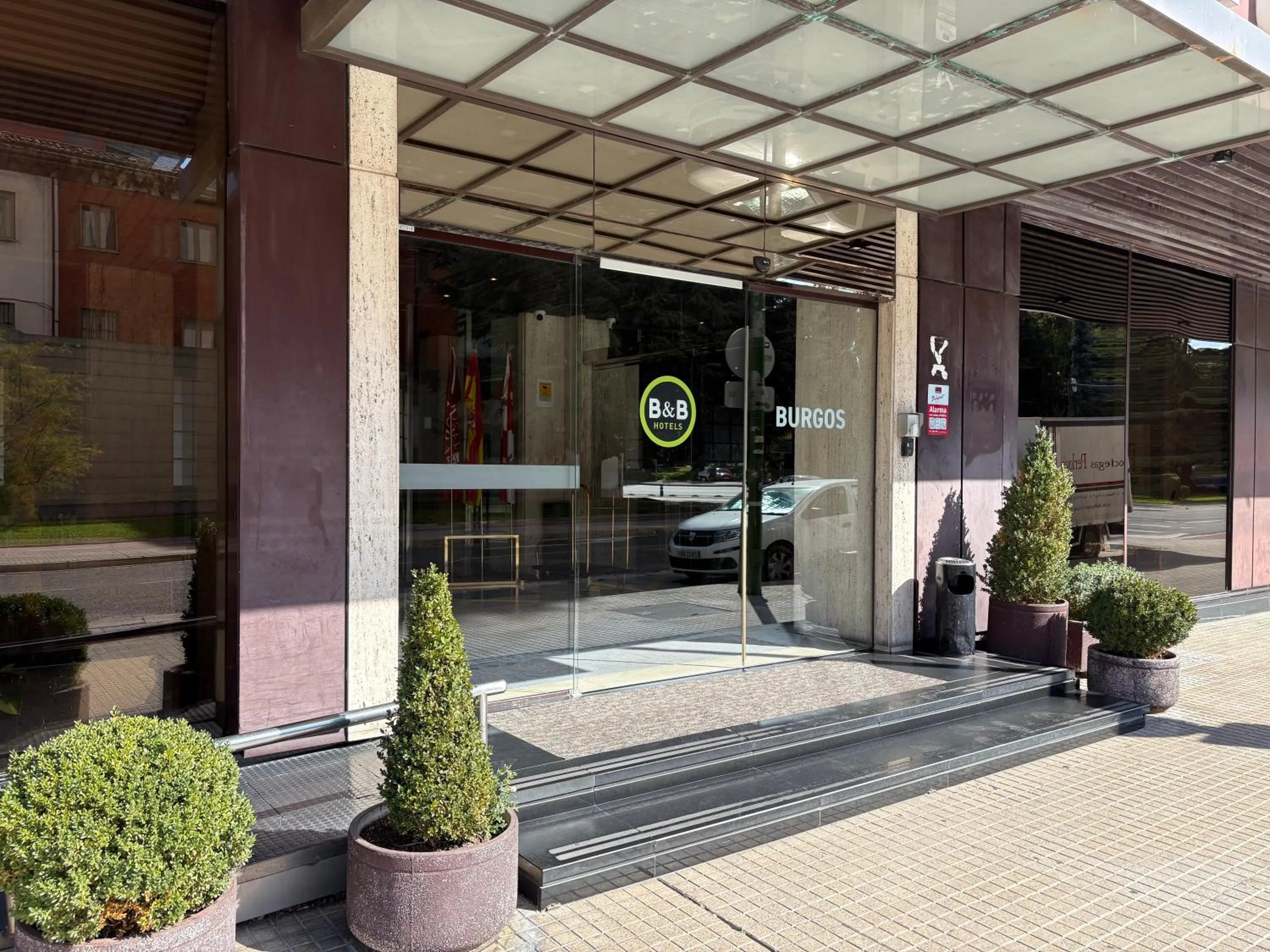 Facade/entrance in B&B HOTEL Burgos