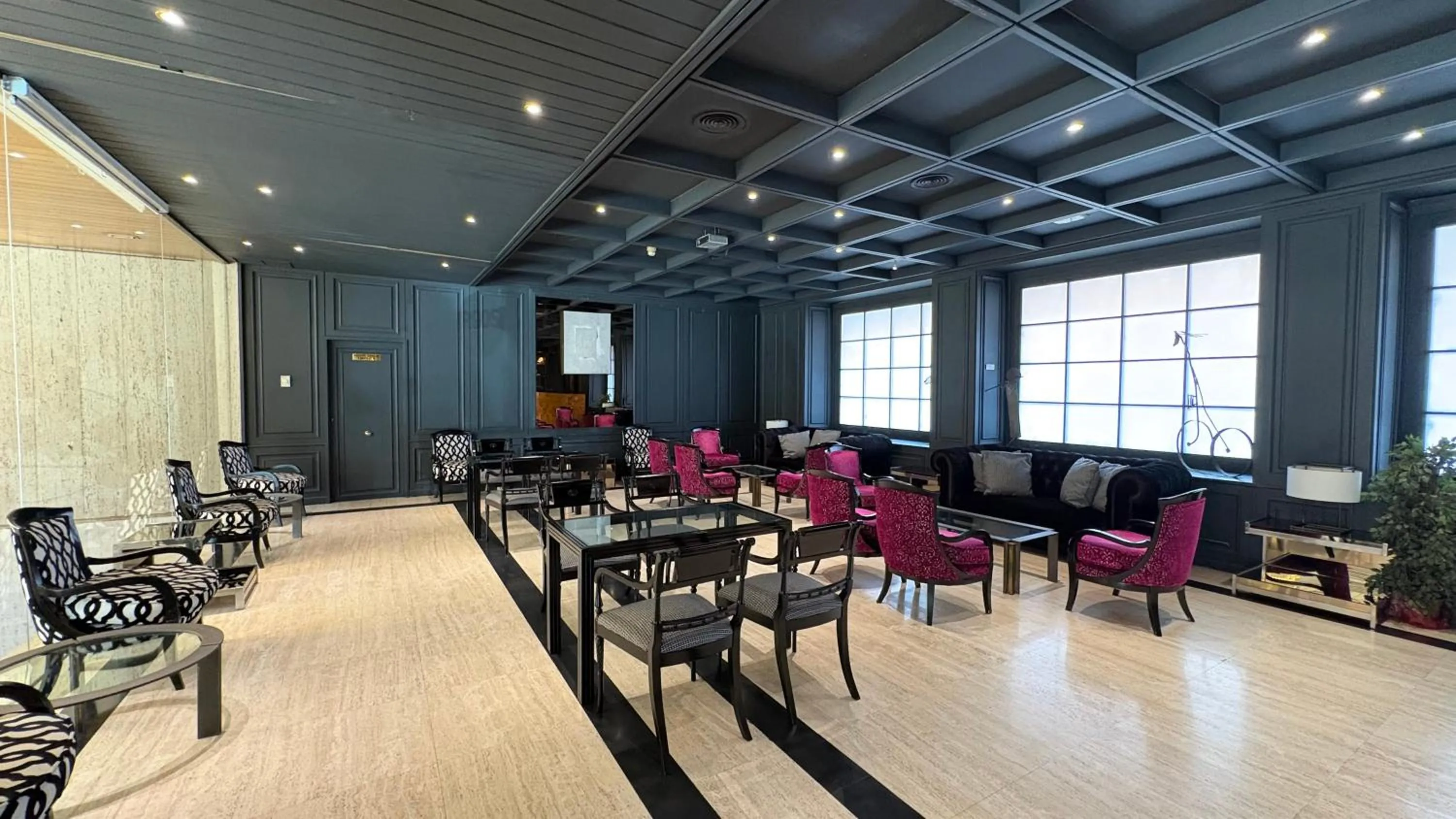 Lobby or reception in B&B HOTEL Burgos