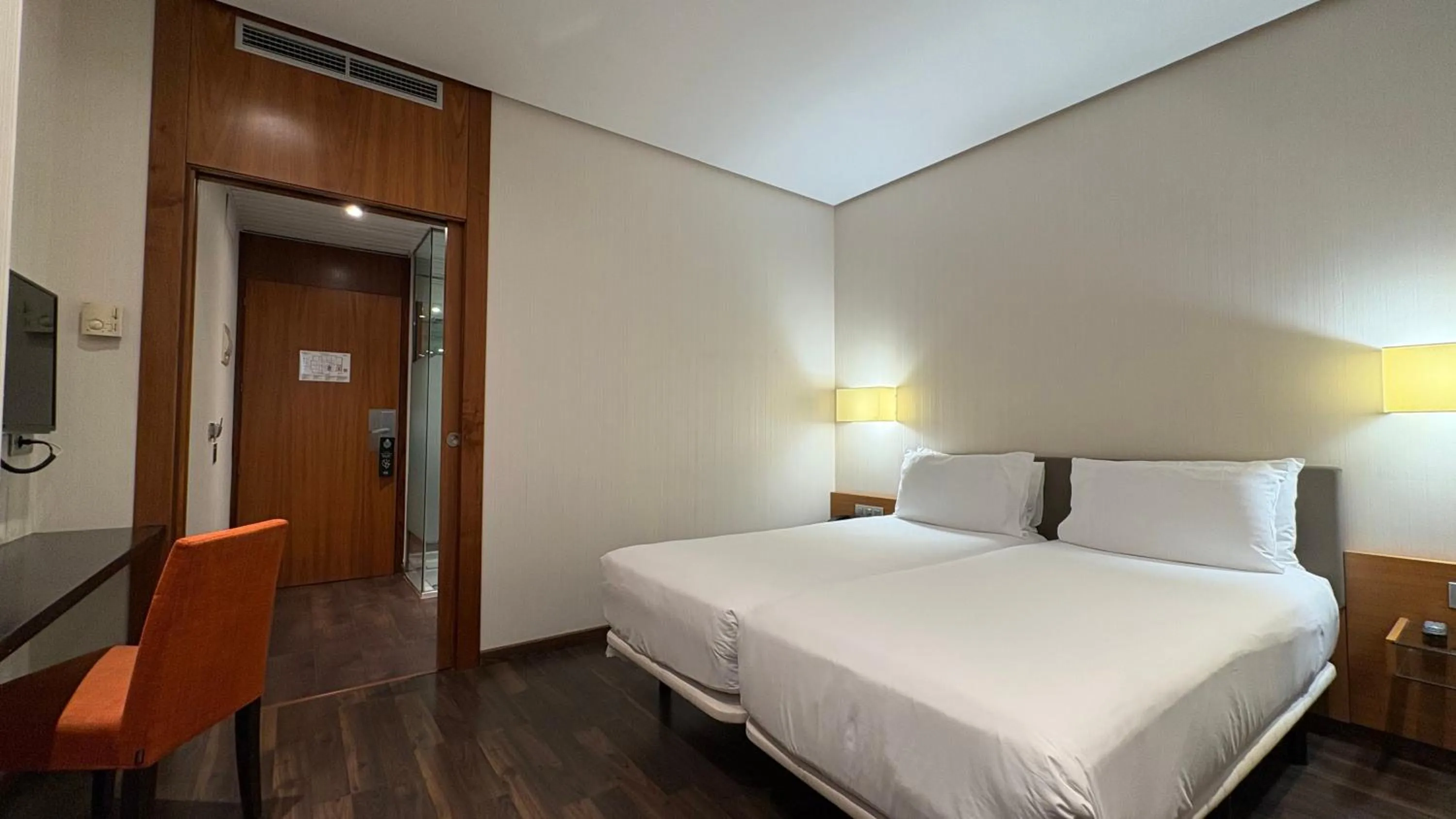 Bedroom, Bed in B&B HOTEL Burgos